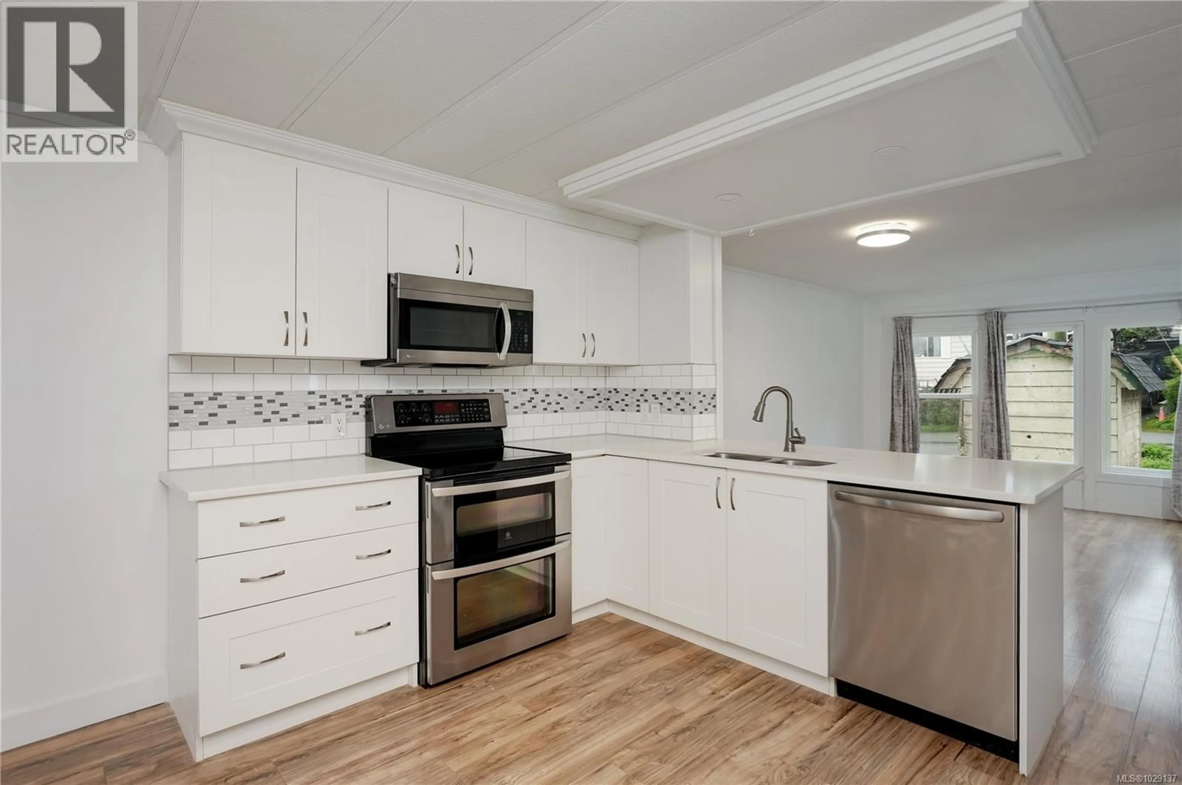 Standard kitchen, ceramic/tile floor for 5 - 70 COOPER ROAD, View Royal British Columbia V9A4K2