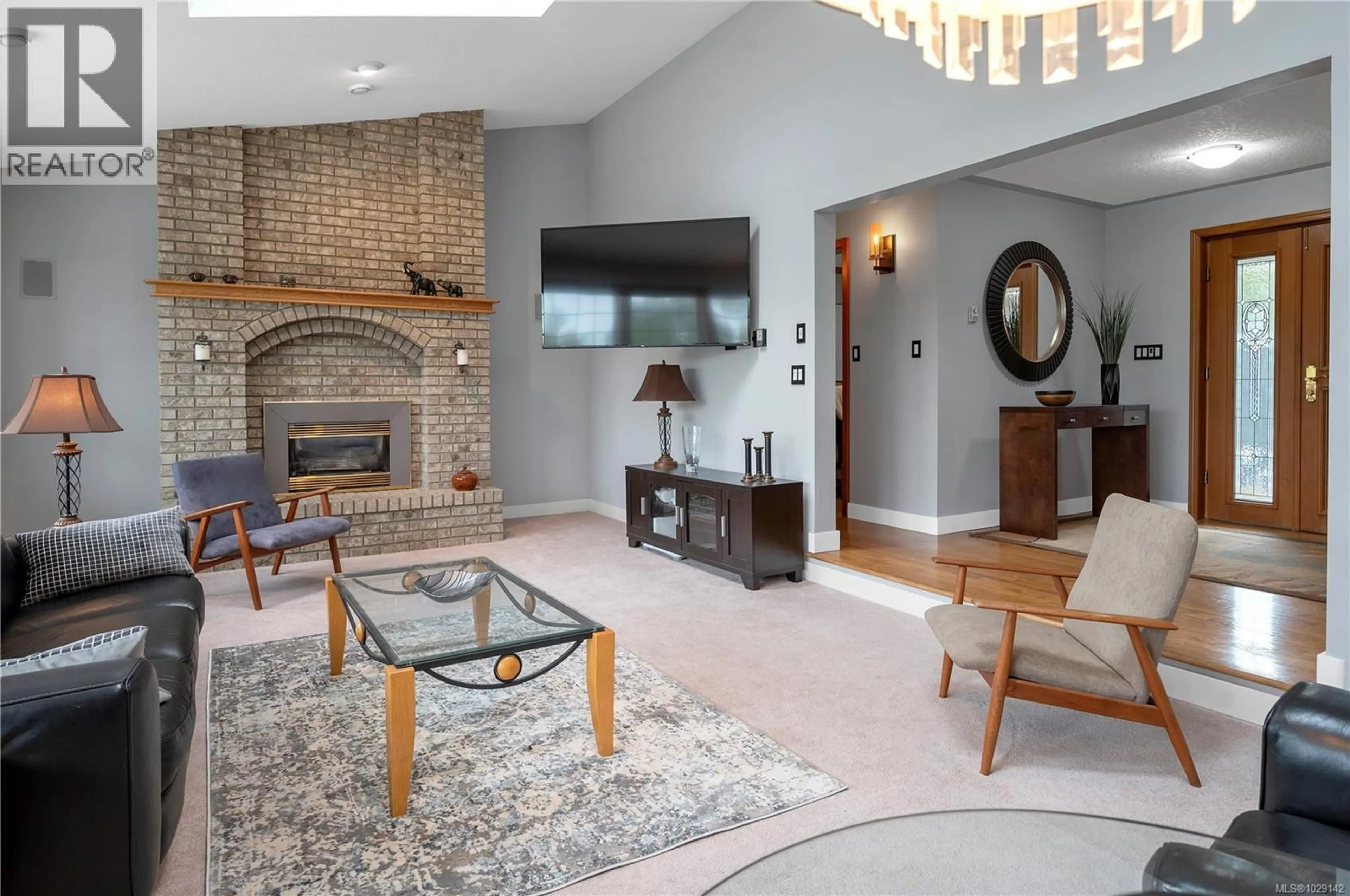 Living room with furniture, unknown for 1755 PASSAGE VIEW DRIVE, Campbell River British Columbia V9W6L2