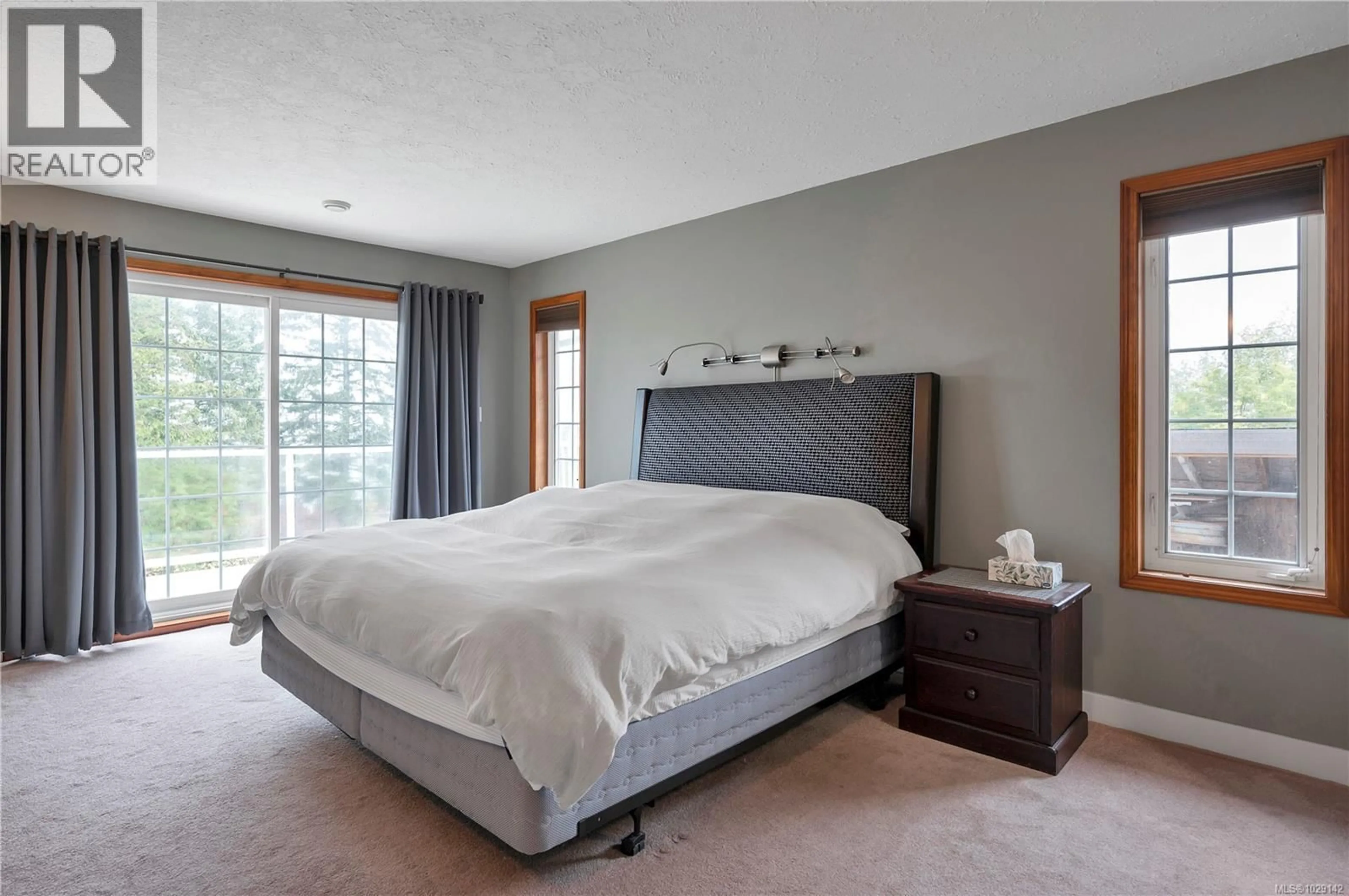 Bedroom with bed, carpet floor for 1755 PASSAGE VIEW DRIVE, Campbell River British Columbia V9W6L2
