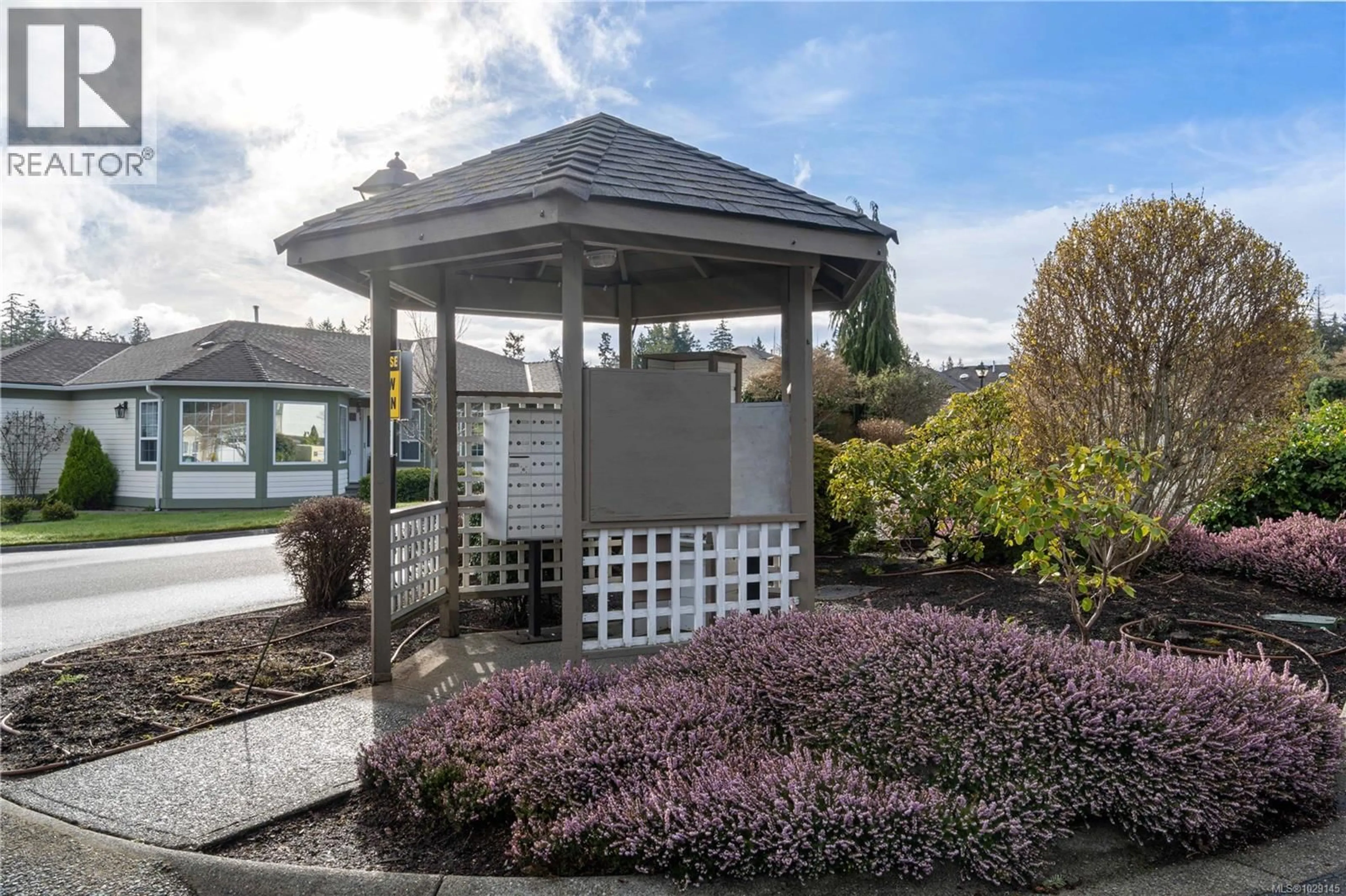 Patio, street for 1303 OCEANSIDE DRIVE, Qualicum Beach British Columbia V9K2K4