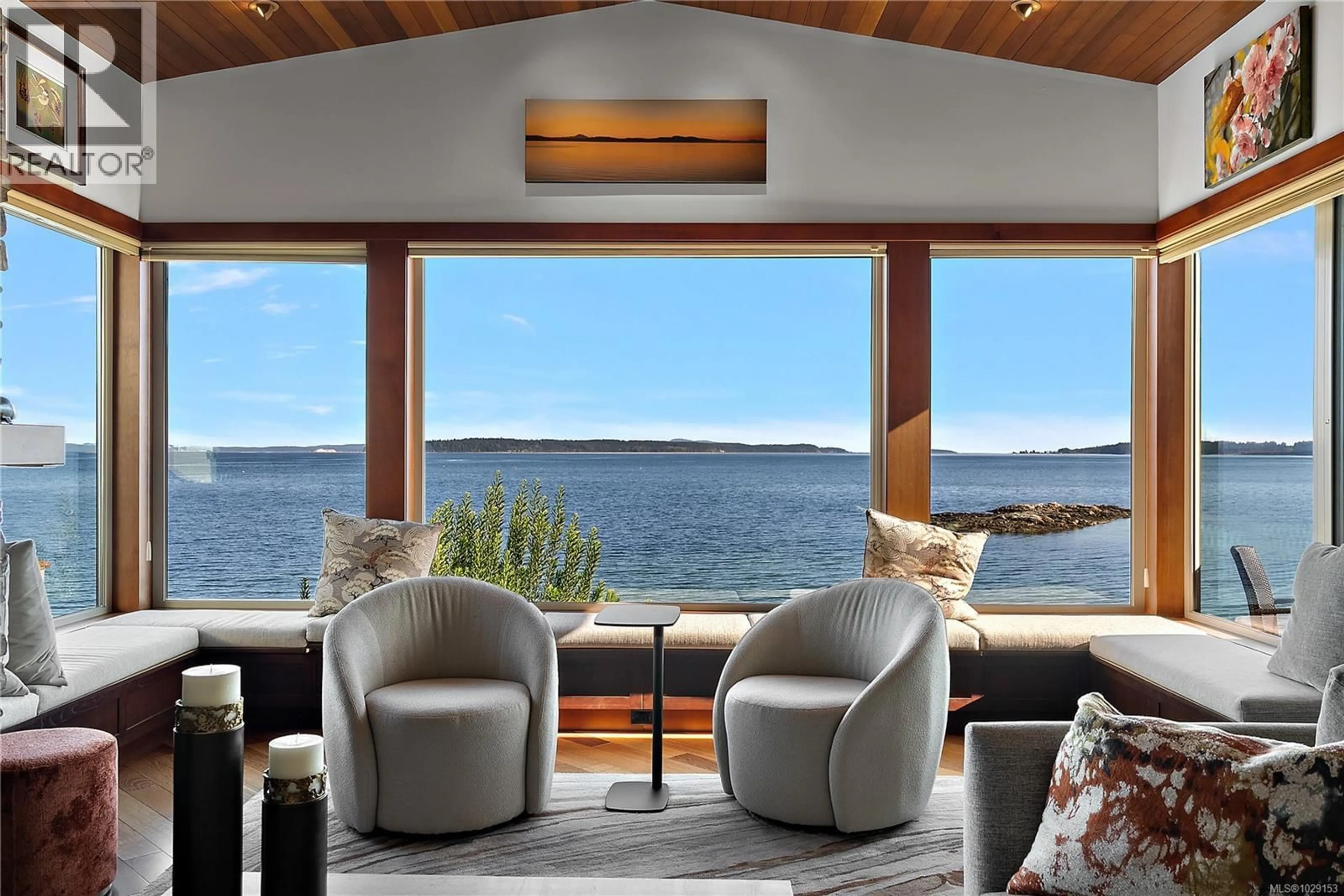 Living room with furniture, unknown for 10206 SURFSIDE PLACE, Sidney British Columbia V8L3R5