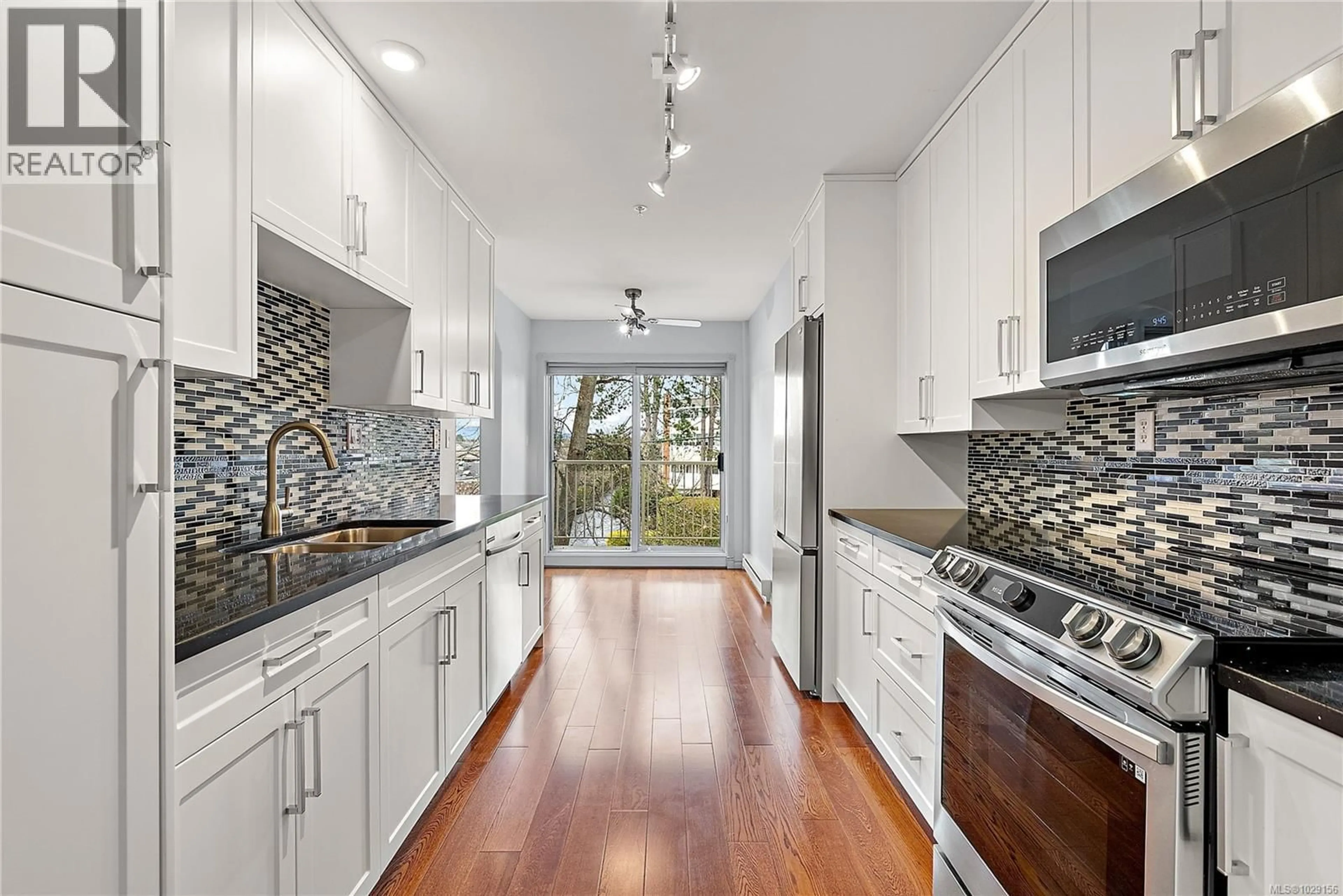 Open concept kitchen, ceramic/tile floor for 205 - 9905 FIFTH STREET, Sidney British Columbia V8L2X6