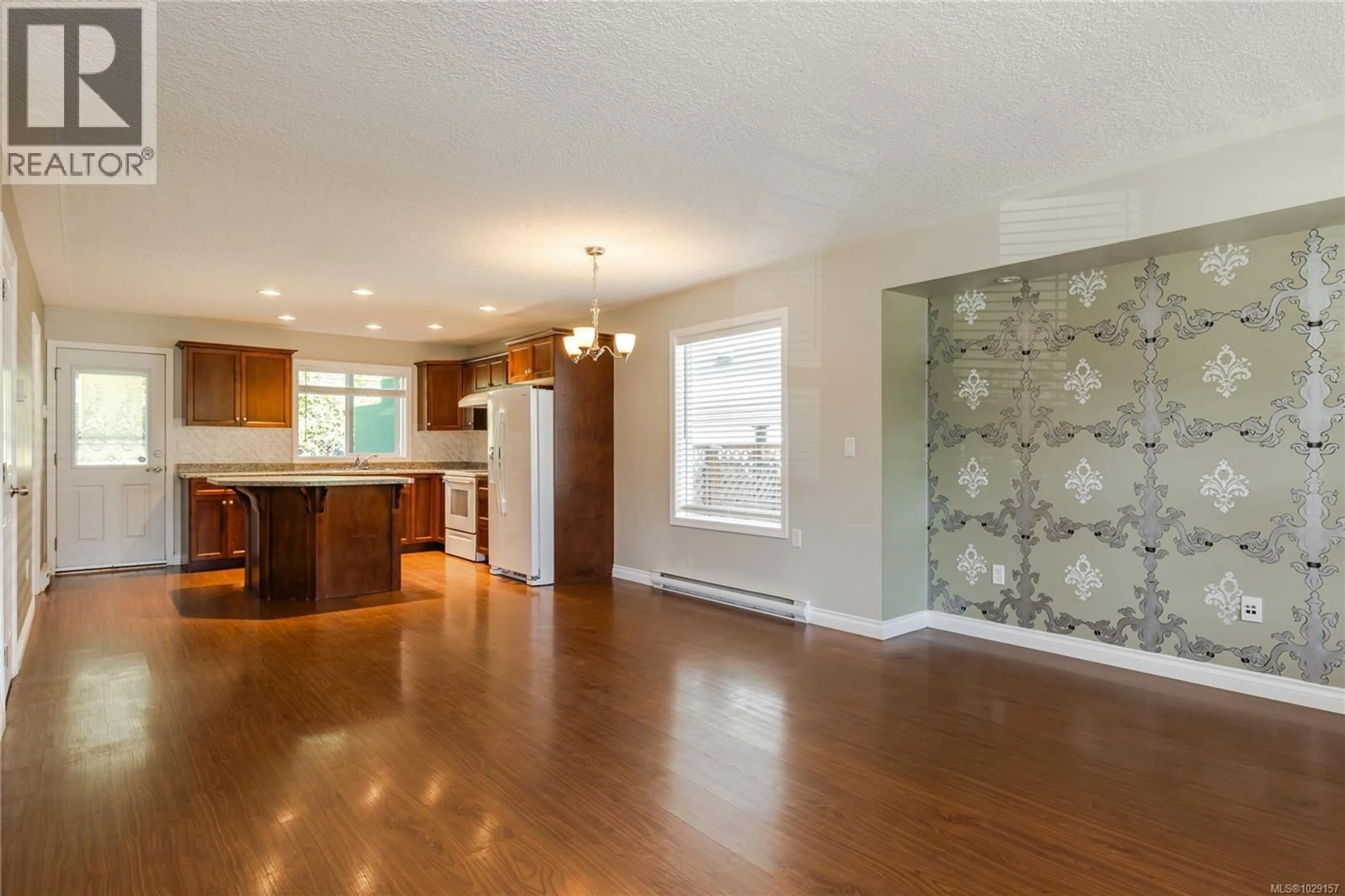 Open concept kitchen, wood/laminate floor for 293 APPLEGREEN AVENUE, Nanaimo British Columbia V9R0A7