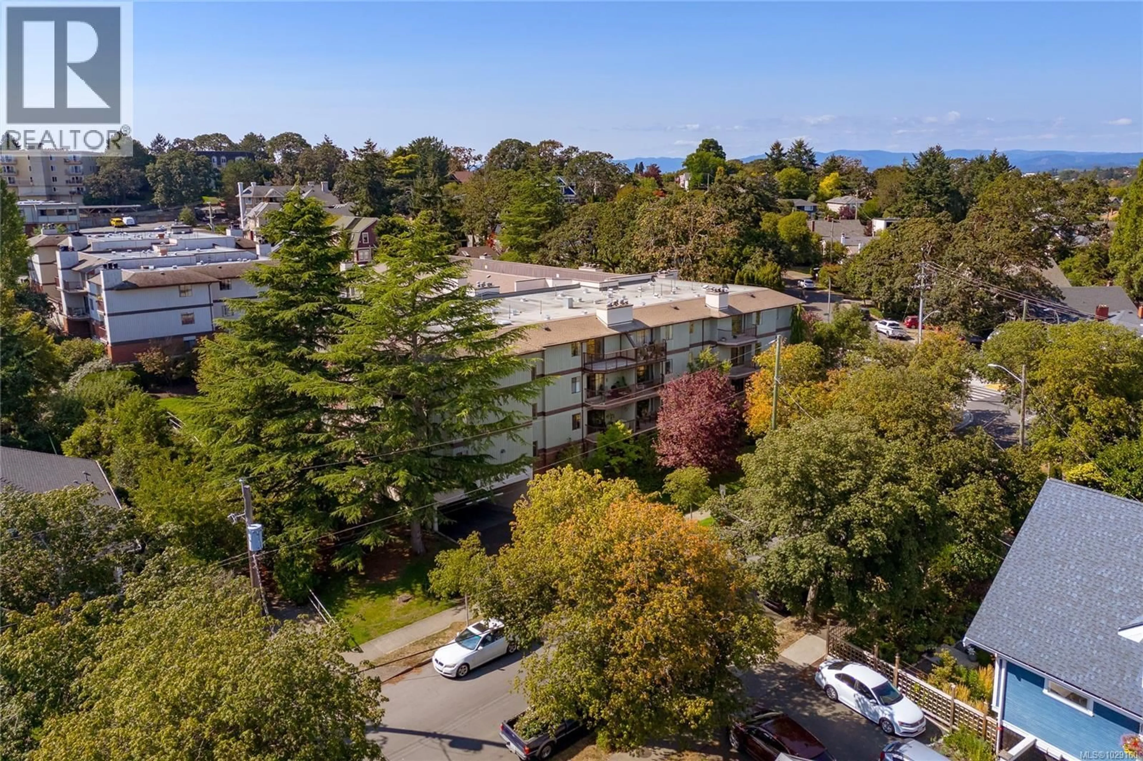 A pic from outside/outdoor area/front of a property/back of a property/a pic from drone, unknown for 412 - 1655 BEGBIE STREET, Victoria British Columbia V8R1L4