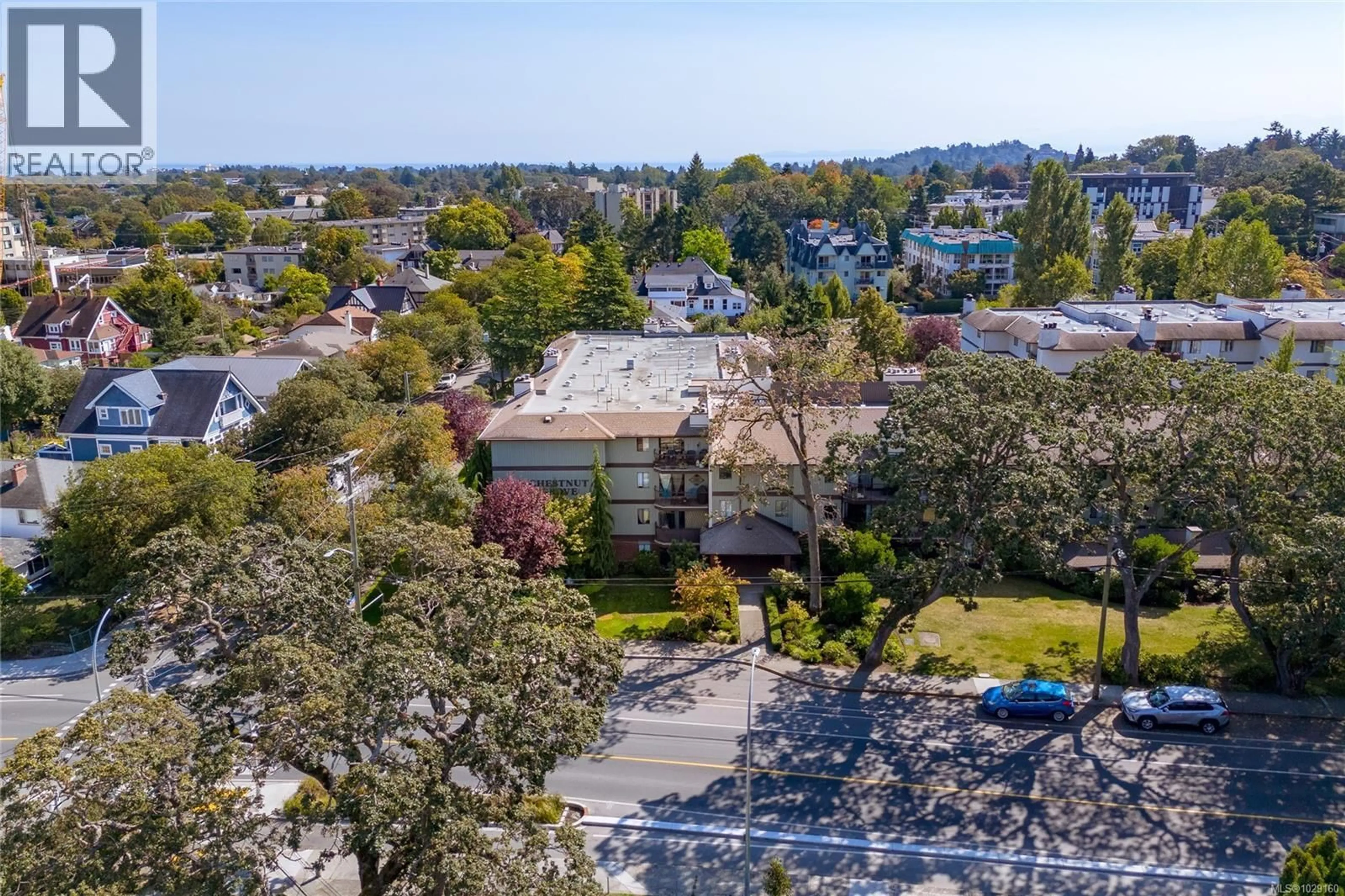 A pic from outside/outdoor area/front of a property/back of a property/a pic from drone, unknown for 412 - 1655 BEGBIE STREET, Victoria British Columbia V8R1L4