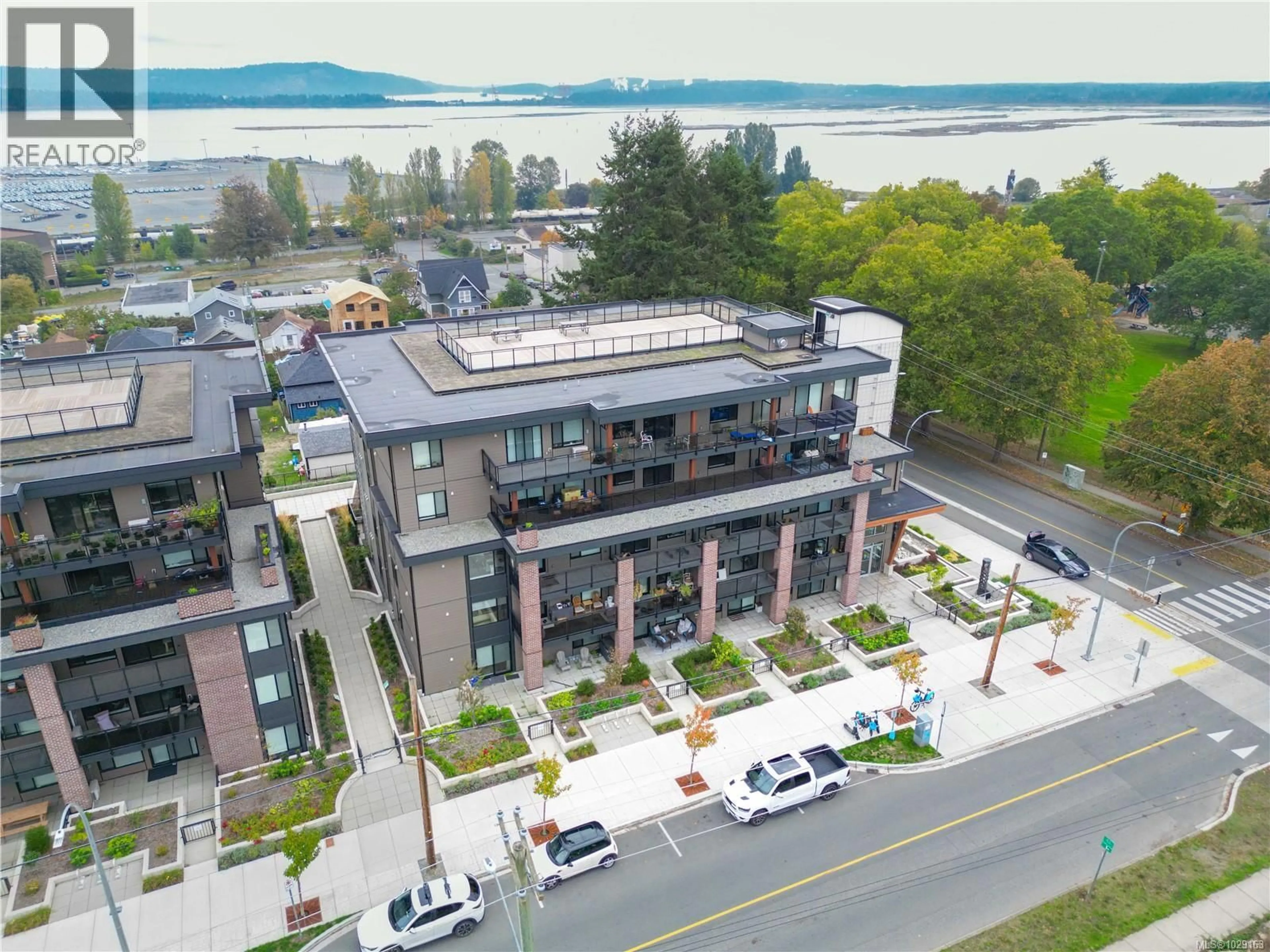 A pic from outside/outdoor area/front of a property/back of a property/a pic from drone, unknown for 103 - 147 HALIBURTON STREET, Nanaimo British Columbia V9R4V9