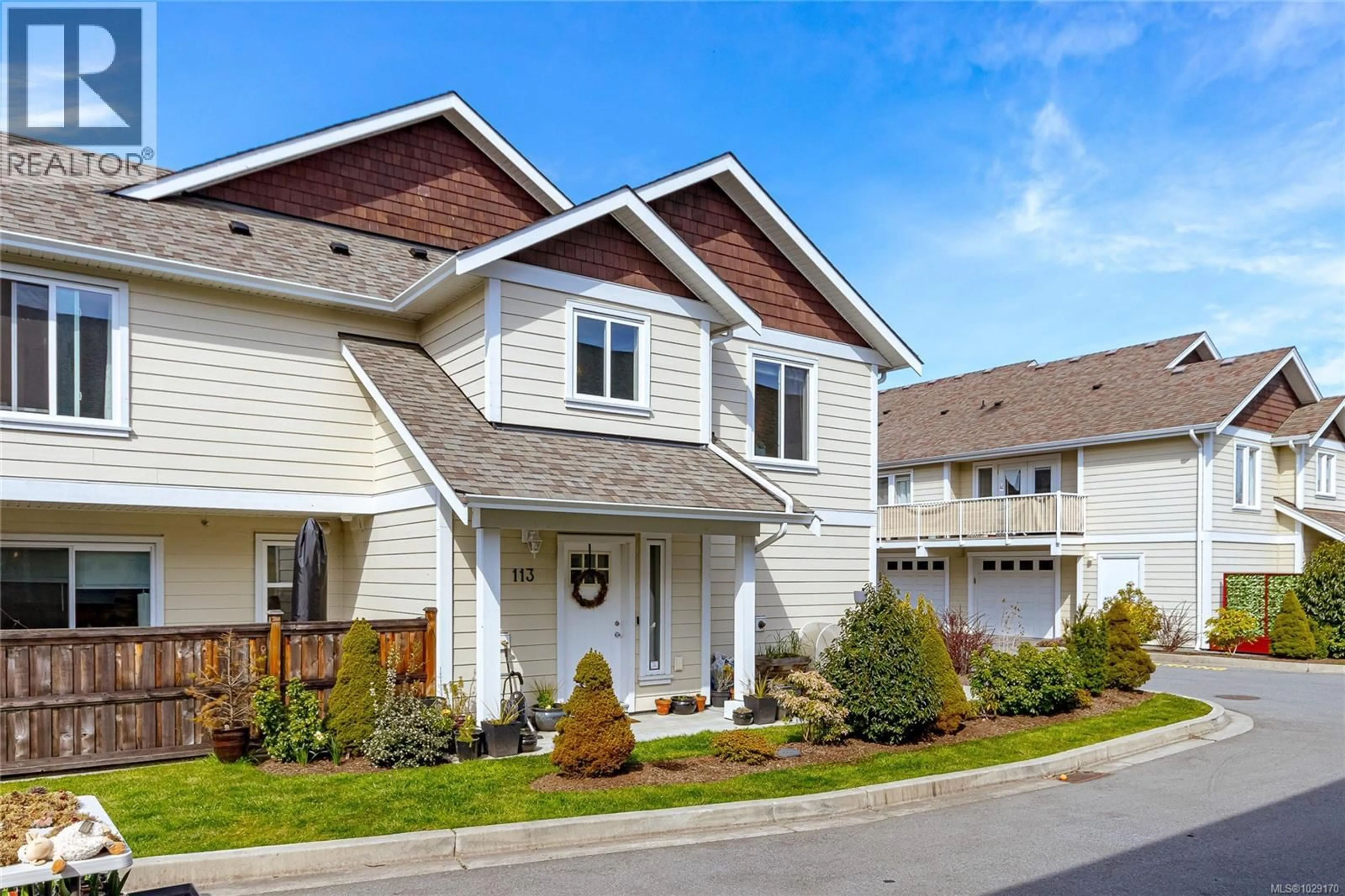 Home with vinyl exterior material, street for 113 - 2038 GATEWOOD ROAD, Sooke British Columbia V9Z0L6