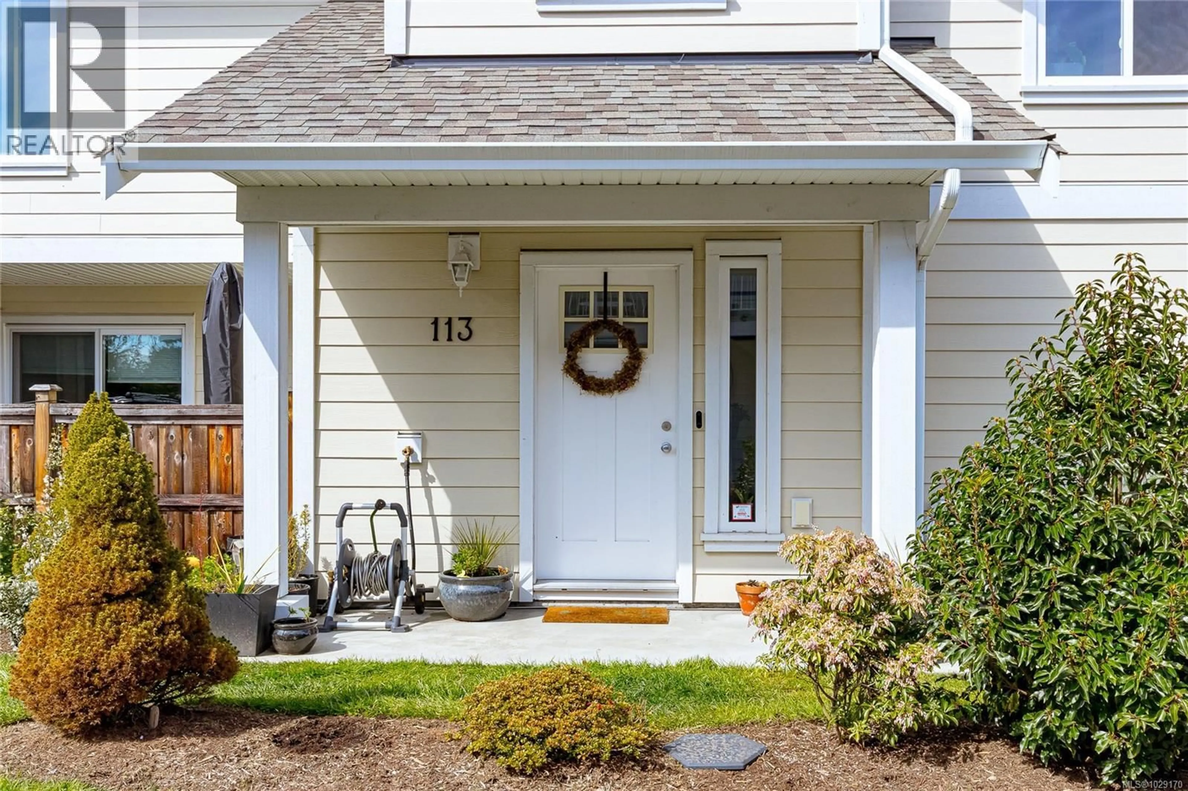 Home with vinyl exterior material, street for 113 - 2038 GATEWOOD ROAD, Sooke British Columbia V9Z0L6