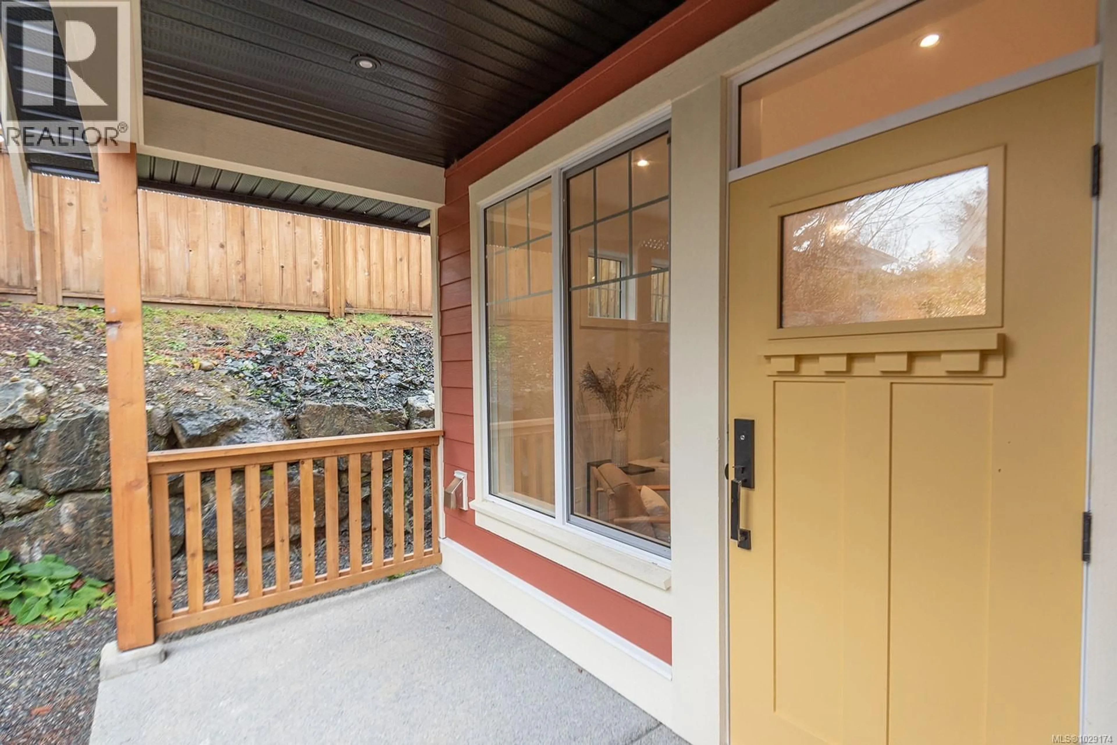 Indoor entryway for 100 - 3003 KEYSTONE DRIVE, Duncan British Columbia V9L0E1