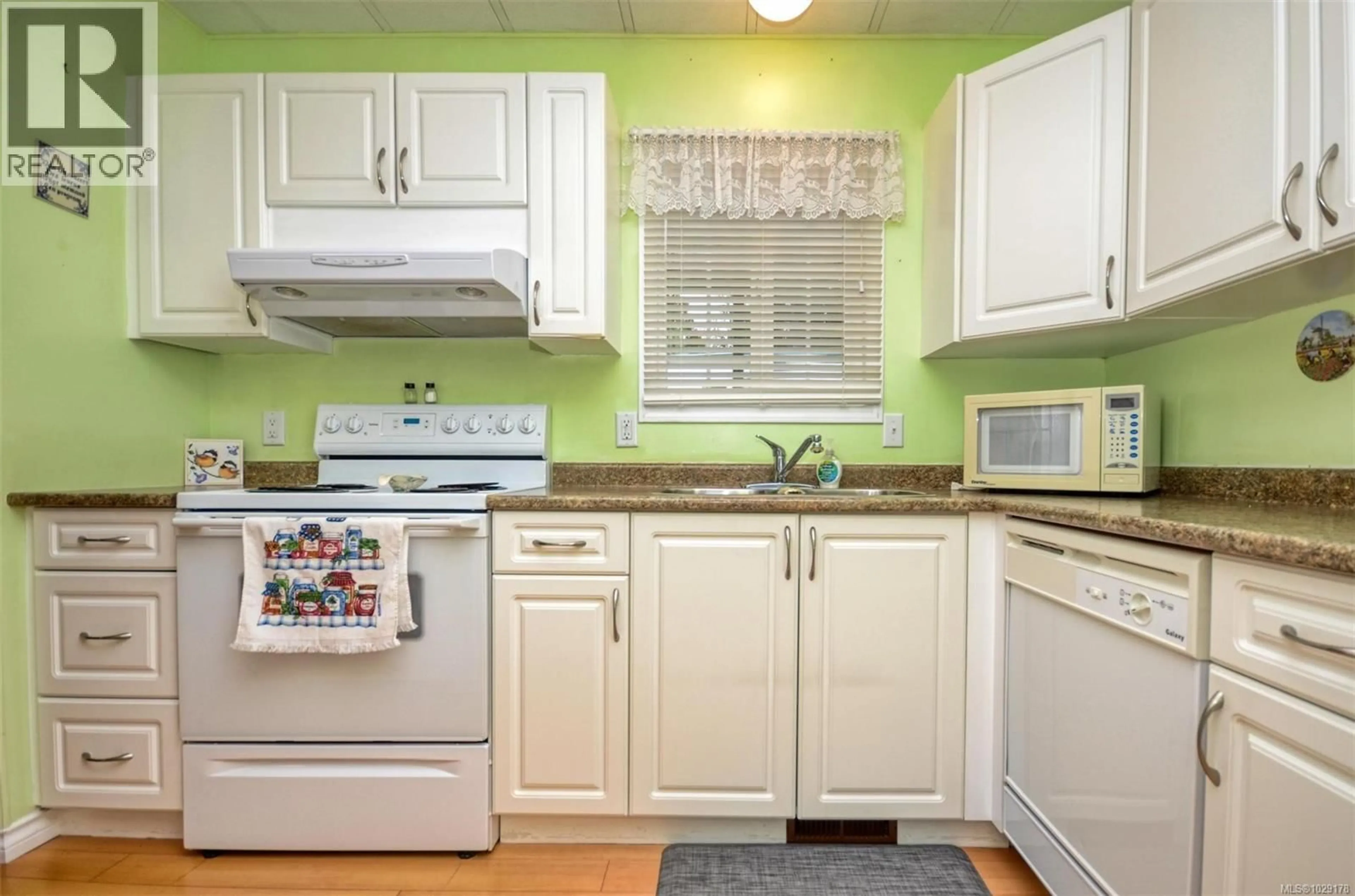 Standard kitchen, unknown for 9413 BROOKWOOD DRIVE, Sidney British Columbia V8L4H1