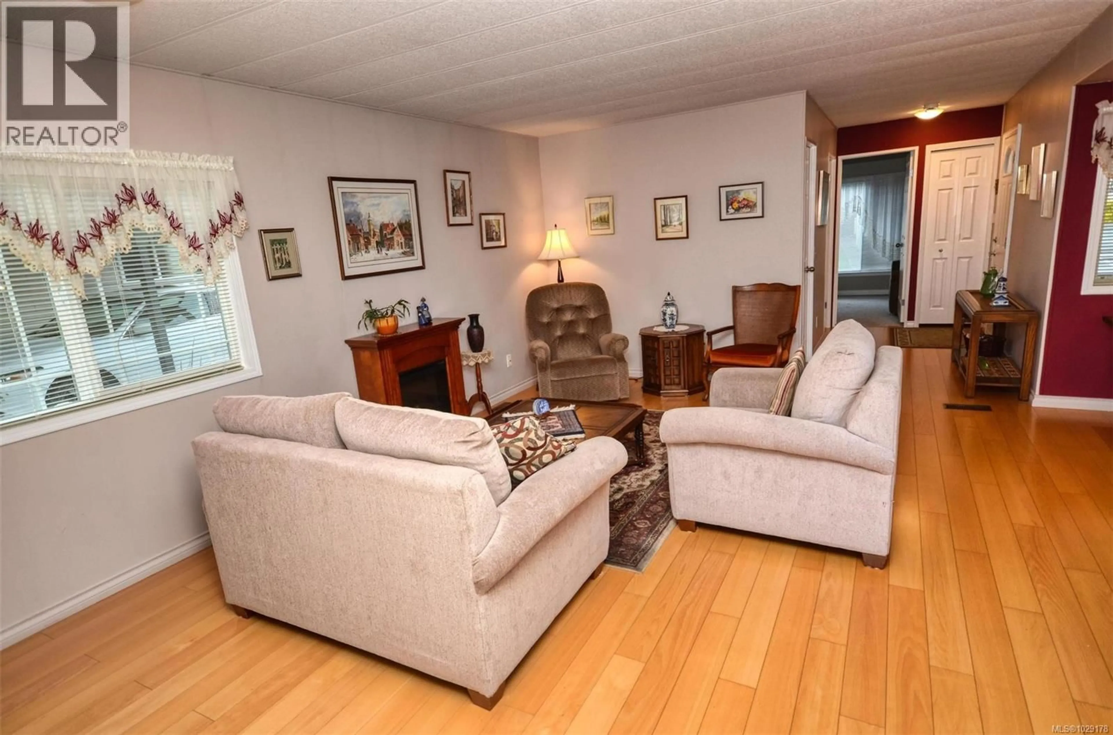 Living room with furniture, unknown for 9413 BROOKWOOD DRIVE, Sidney British Columbia V8L4H1