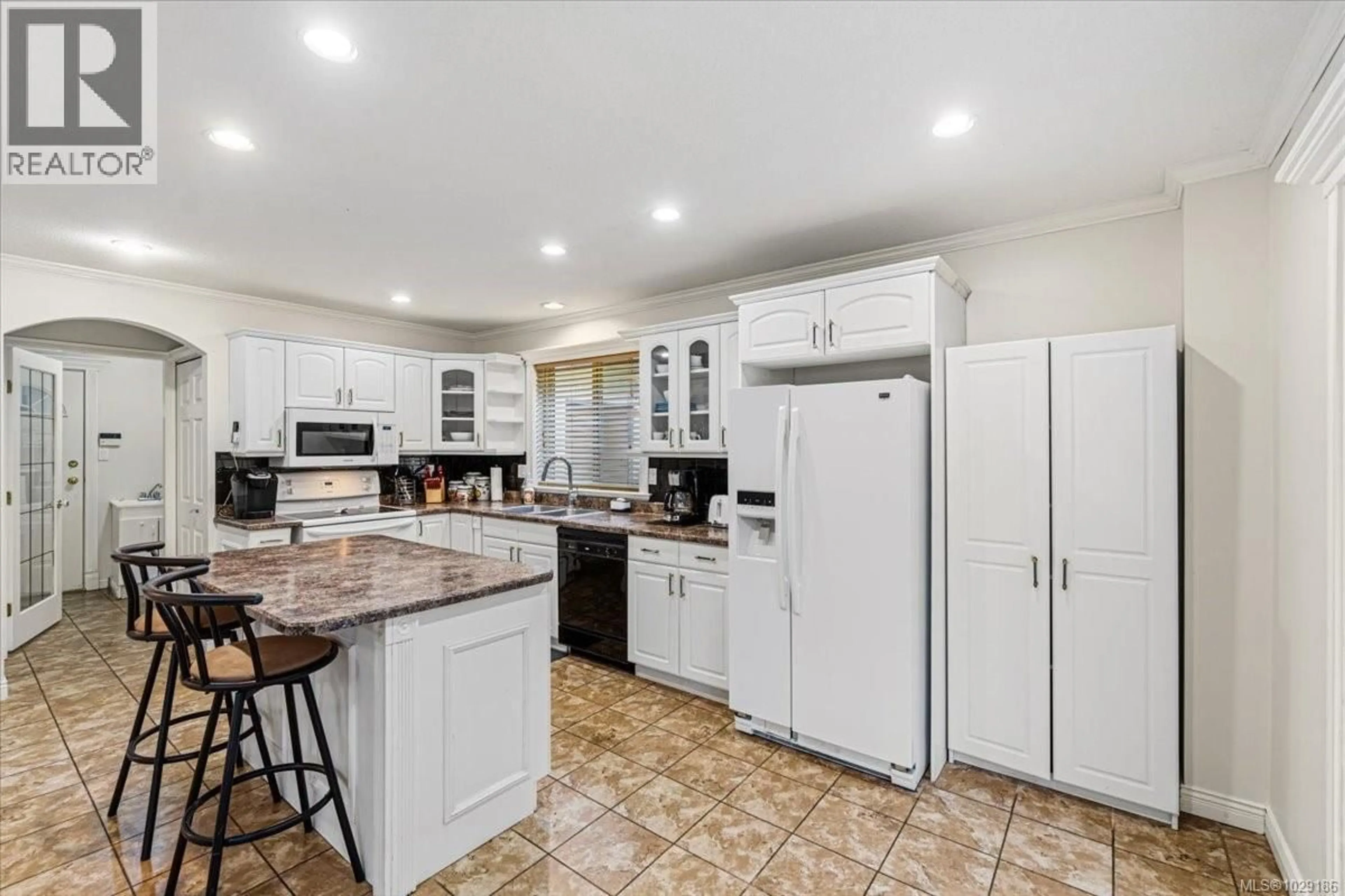 Open concept kitchen, ceramic/tile floor for 5574 GARIBALDI DRIVE, Nanaimo British Columbia V9T6B2