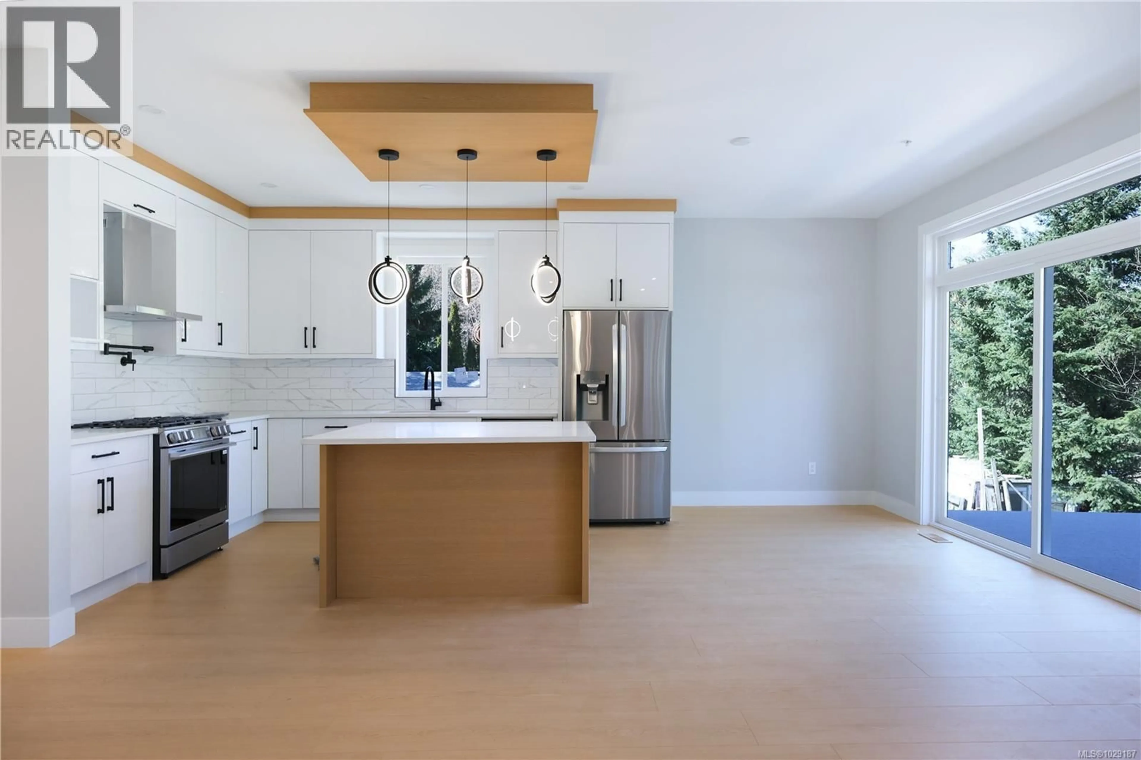 Open concept kitchen, ceramic/tile floor for 2284 ASHLEE ROAD, Nanaimo British Columbia V9R6T3