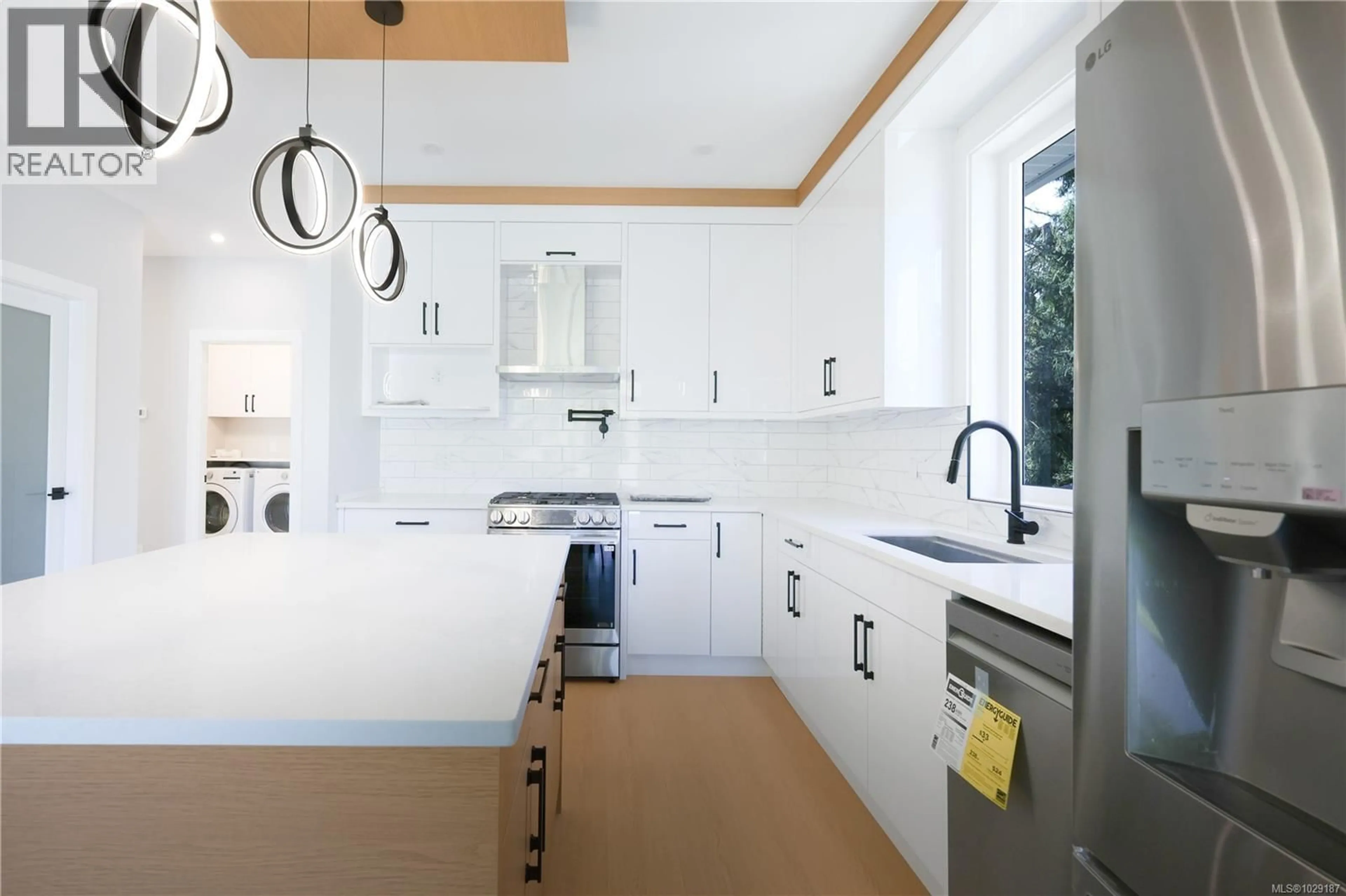 Contemporary kitchen, ceramic/tile floor for 2284 ASHLEE ROAD, Nanaimo British Columbia V9R6T3