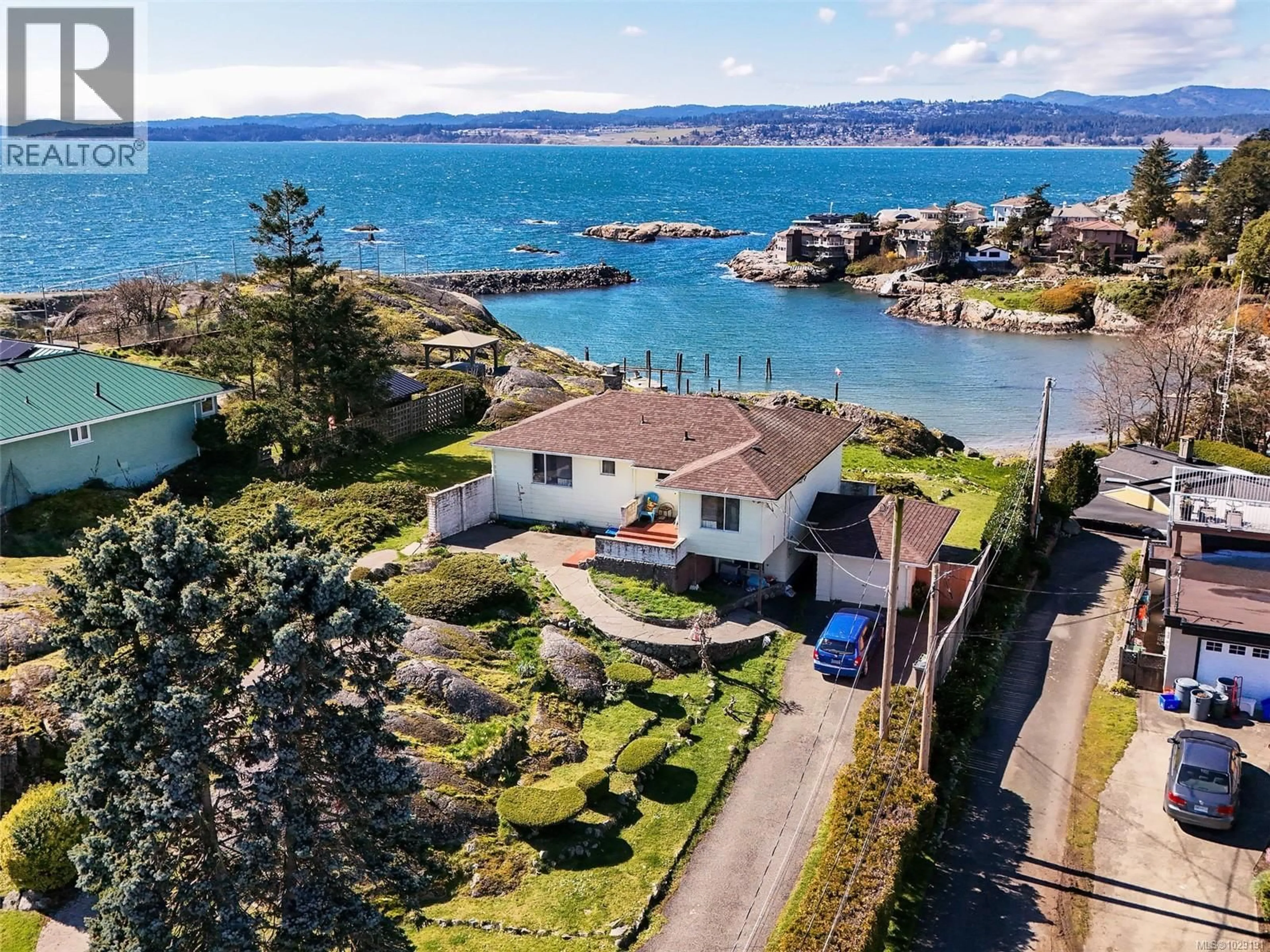 A pic from outside/outdoor area/front of a property/back of a property/a pic from drone, water/lake/river/ocean view for 310 CLIFTON TERRACE, Esquimalt British Columbia V9A5X9