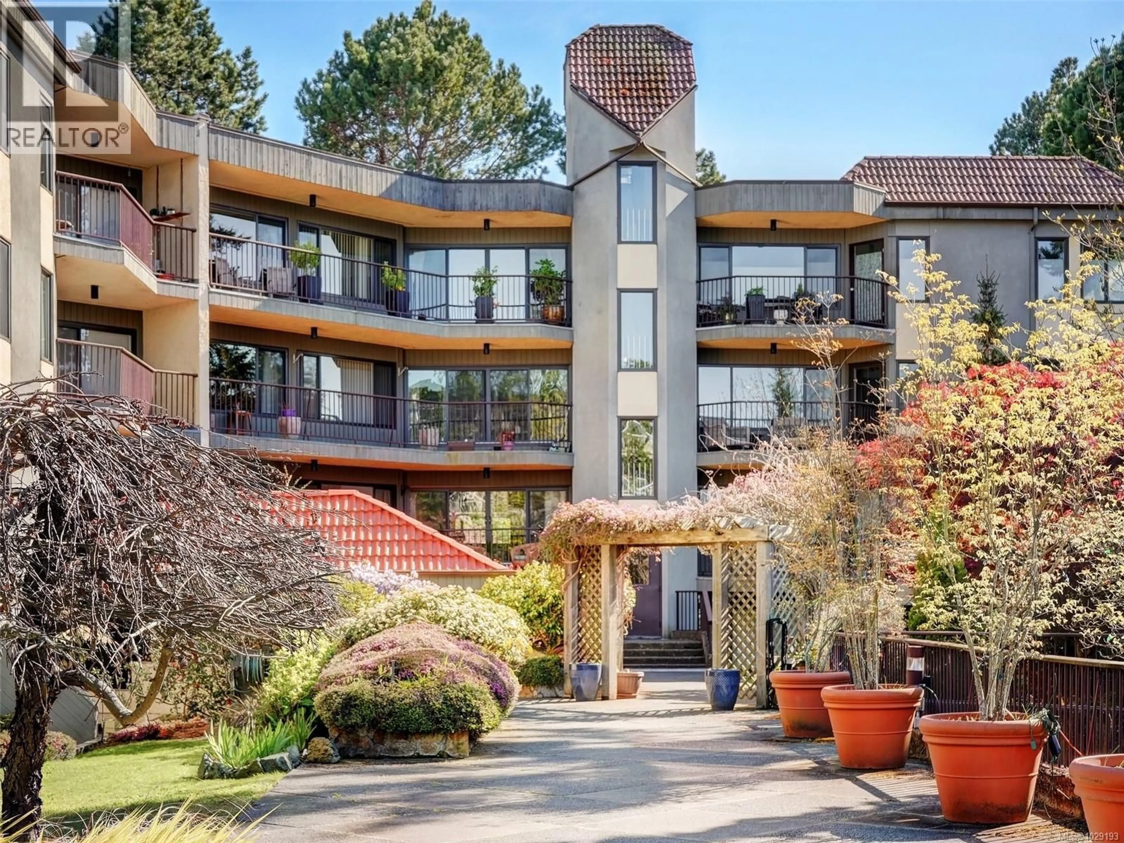 Unknown for 306 - 1149 ROCKLAND AVENUE, Victoria British Columbia V8V4T5