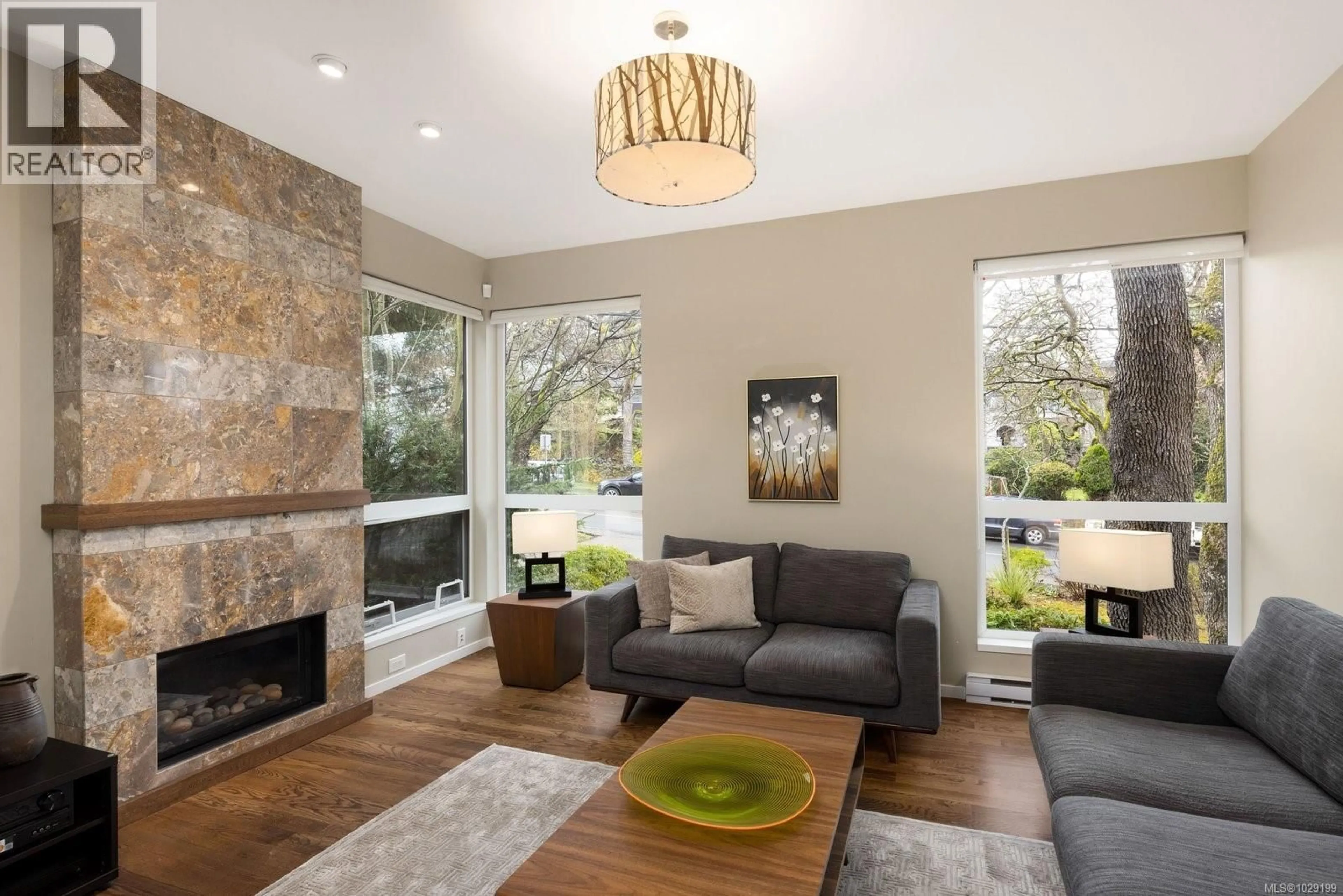 Living room with furniture, unknown for 409 CHADWICK PLACE, Victoria British Columbia V8S1H4