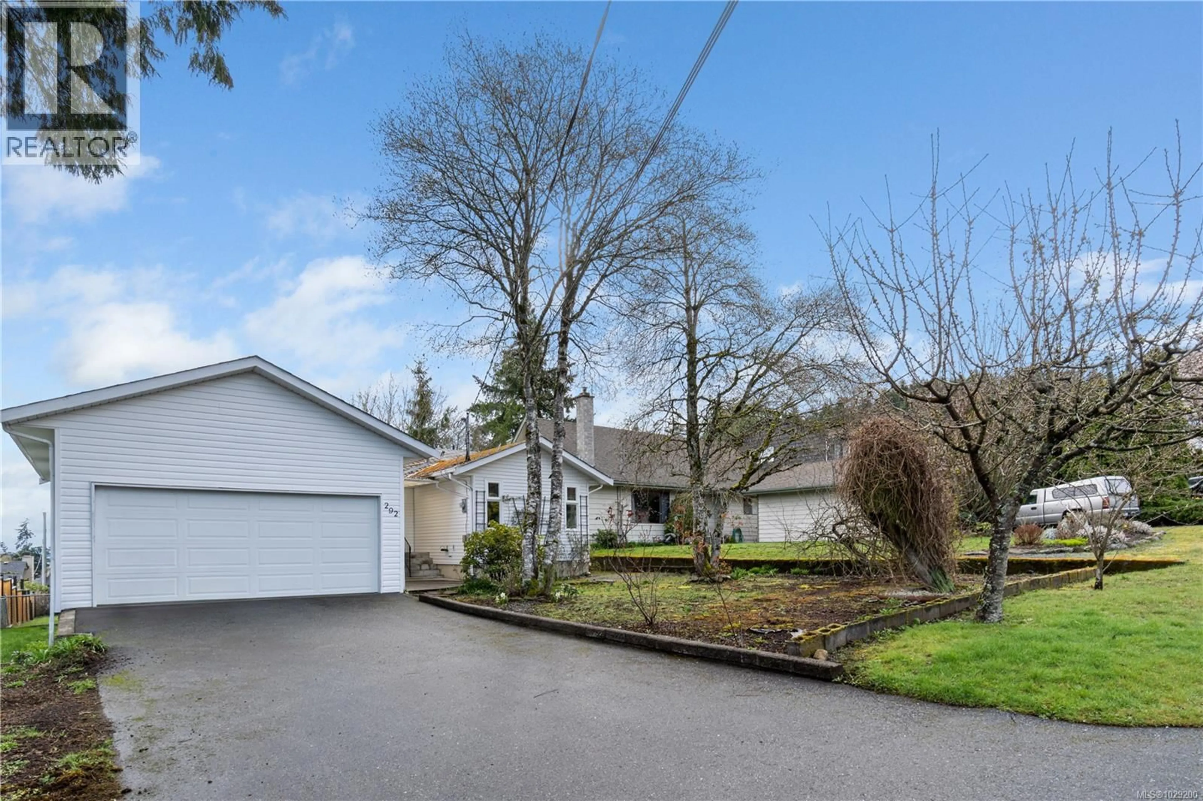 A pic from outside/outdoor area/front of a property/back of a property/a pic from drone, street for 292 KATHRYN PLACE, Nanaimo British Columbia V9R6J1