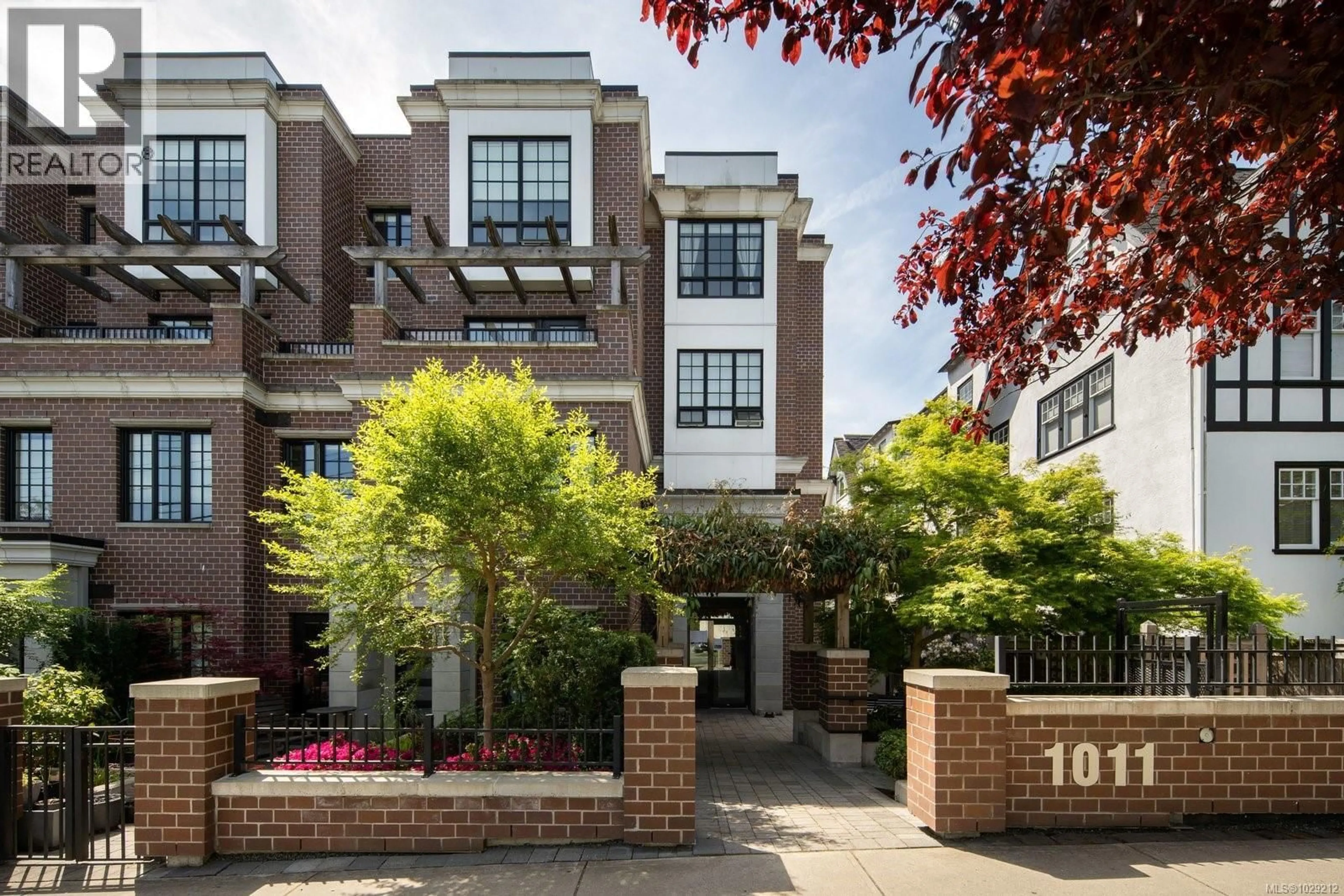 Home with brick exterior material, street for 204 - 1011 BURDETT AVENUE, Victoria British Columbia V8V3G9