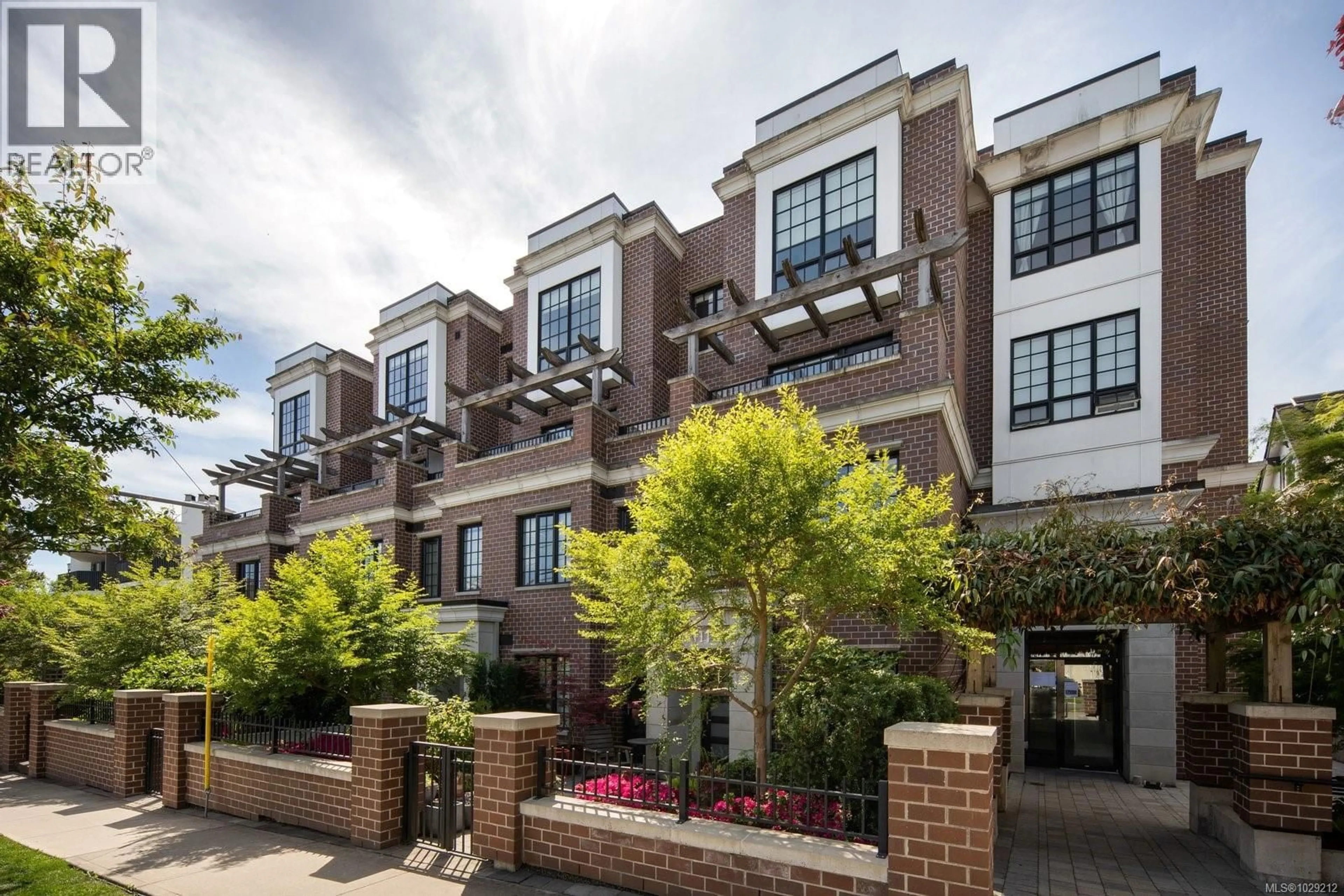 Home with brick exterior material, street for 204 - 1011 BURDETT AVENUE, Victoria British Columbia V8V3G9