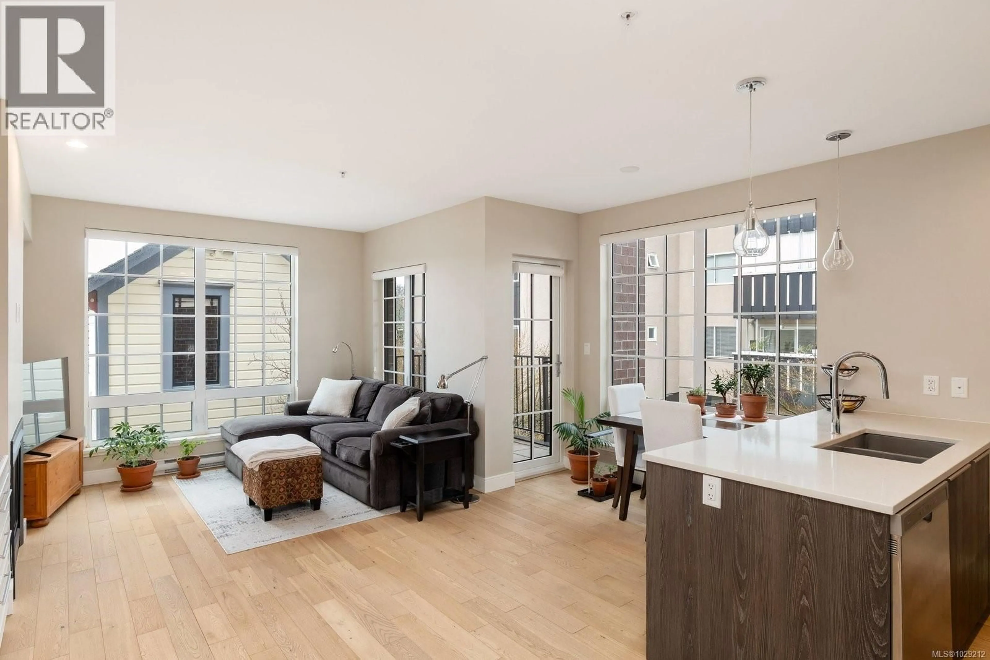 Open concept kitchen, unknown for 204 - 1011 BURDETT AVENUE, Victoria British Columbia V8V3G9