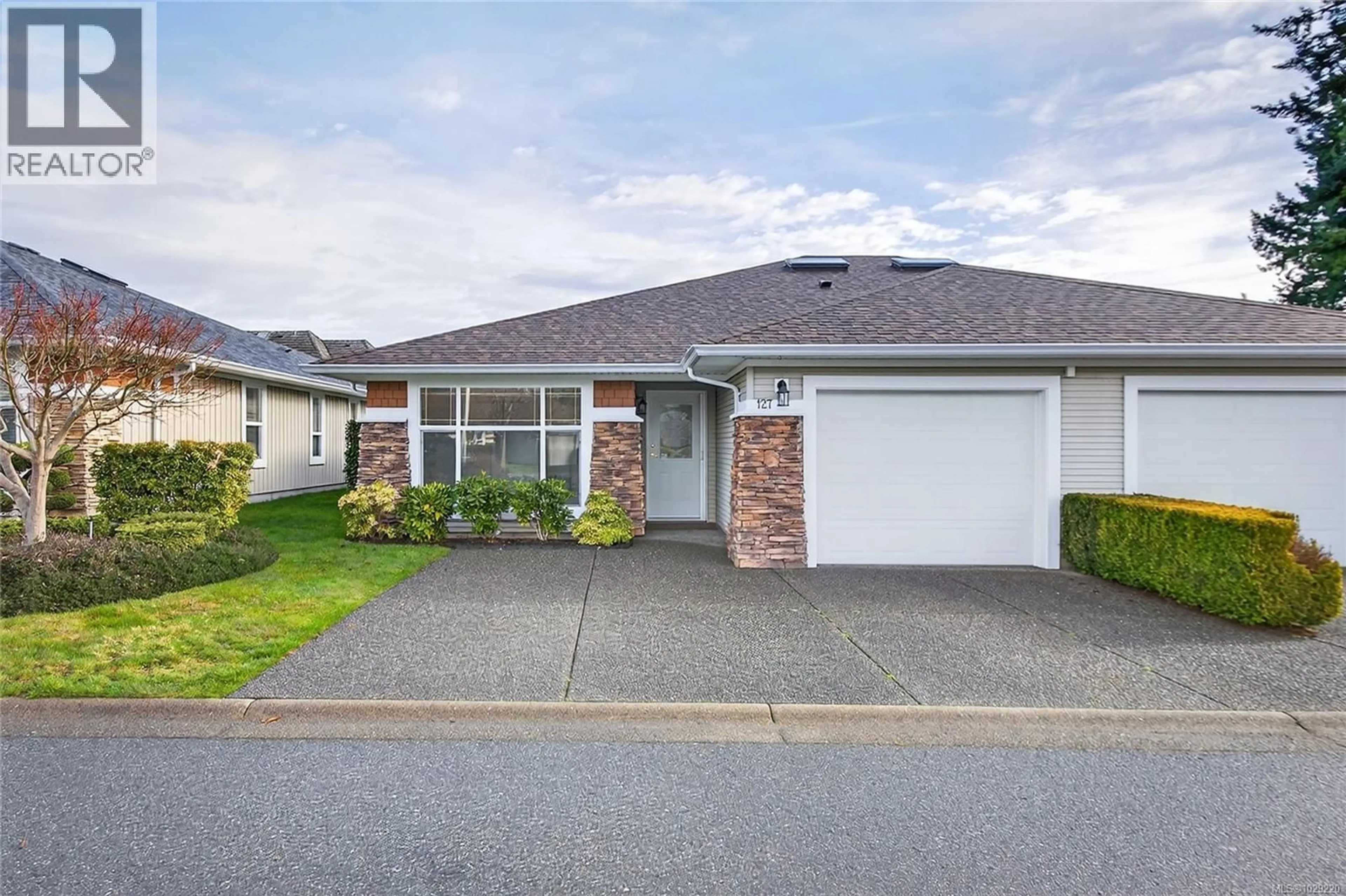 Home with vinyl exterior material, street for 127 - 1919 ST. ANDREWS PLACE, Courtenay British Columbia V9N9J4