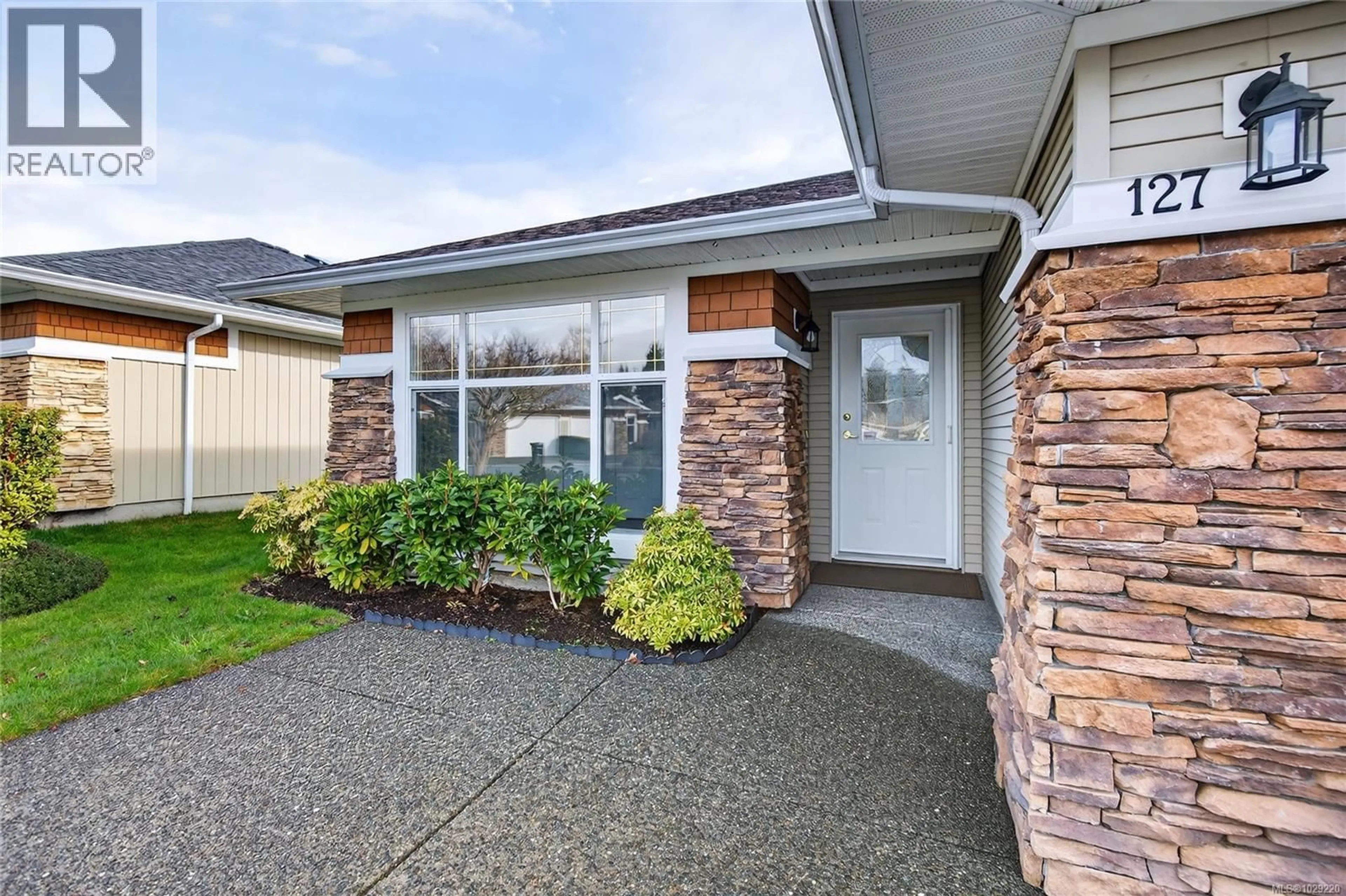 Home with vinyl exterior material, street for 127 - 1919 ST. ANDREWS PLACE, Courtenay British Columbia V9N9J4