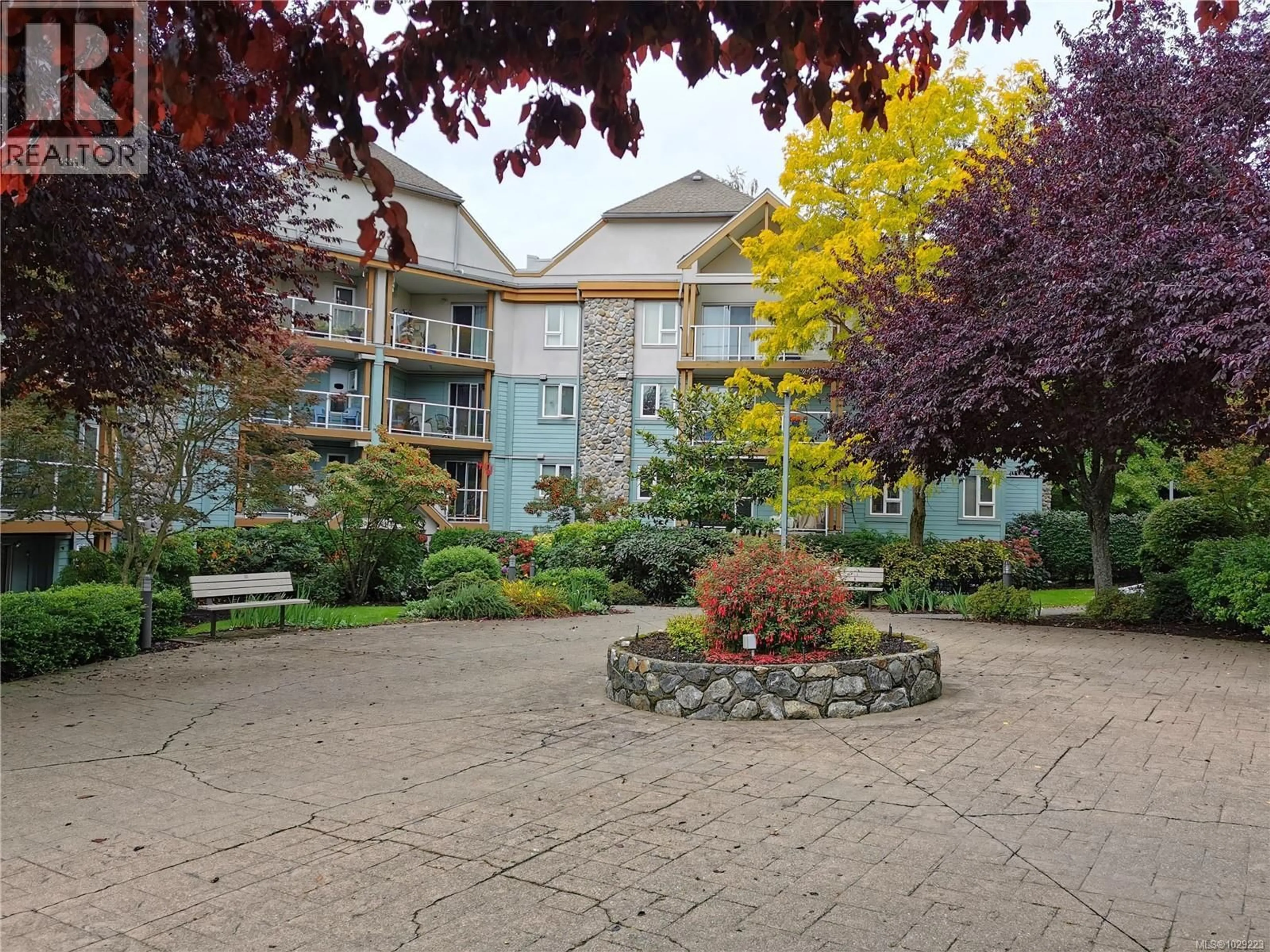 Patio, unknown for 304 - 494 MARSETT PLACE, Saanich British Columbia V8Z7J1