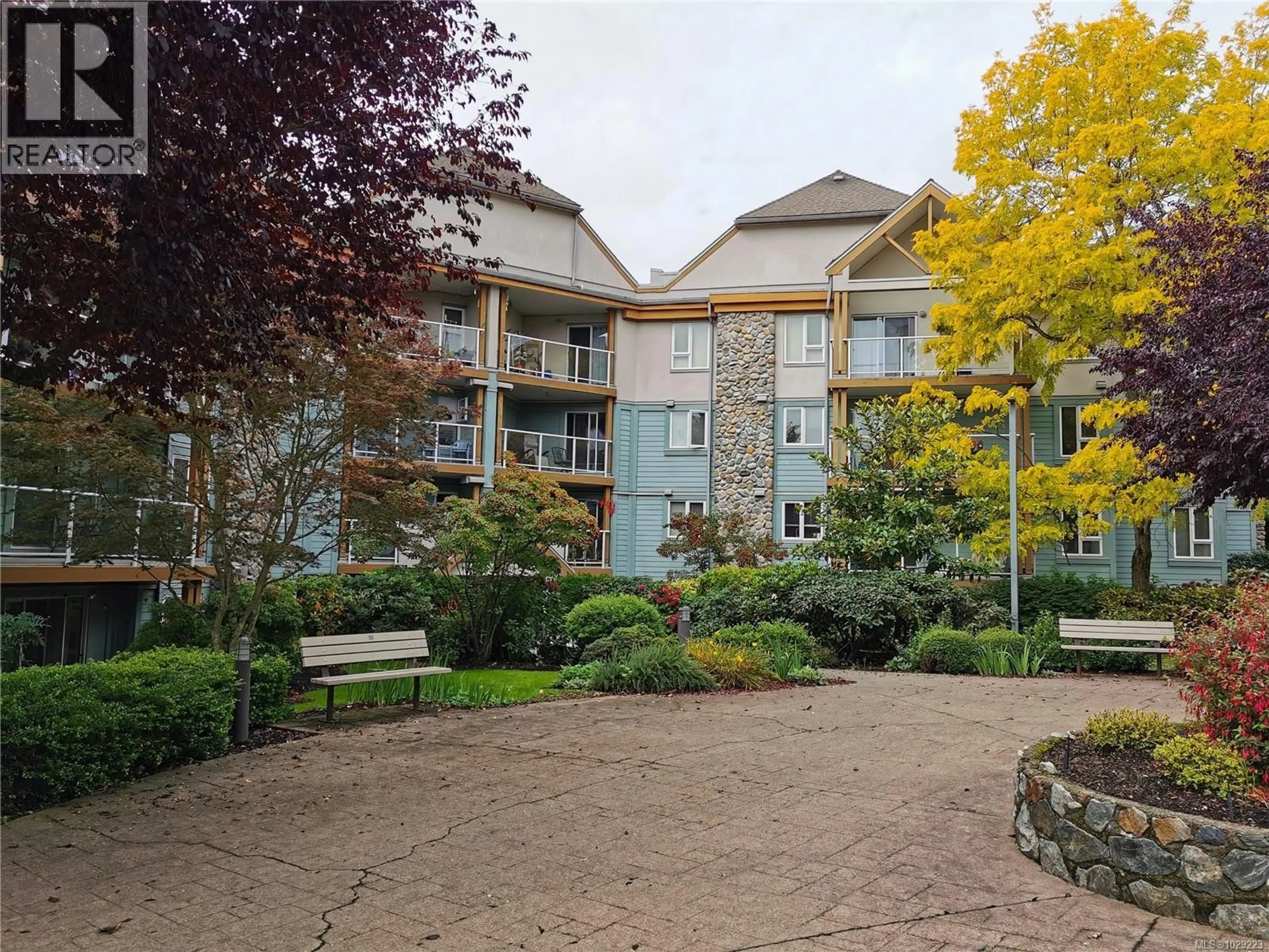 Patio, unknown for 304 - 494 MARSETT PLACE, Saanich British Columbia V8Z7J1