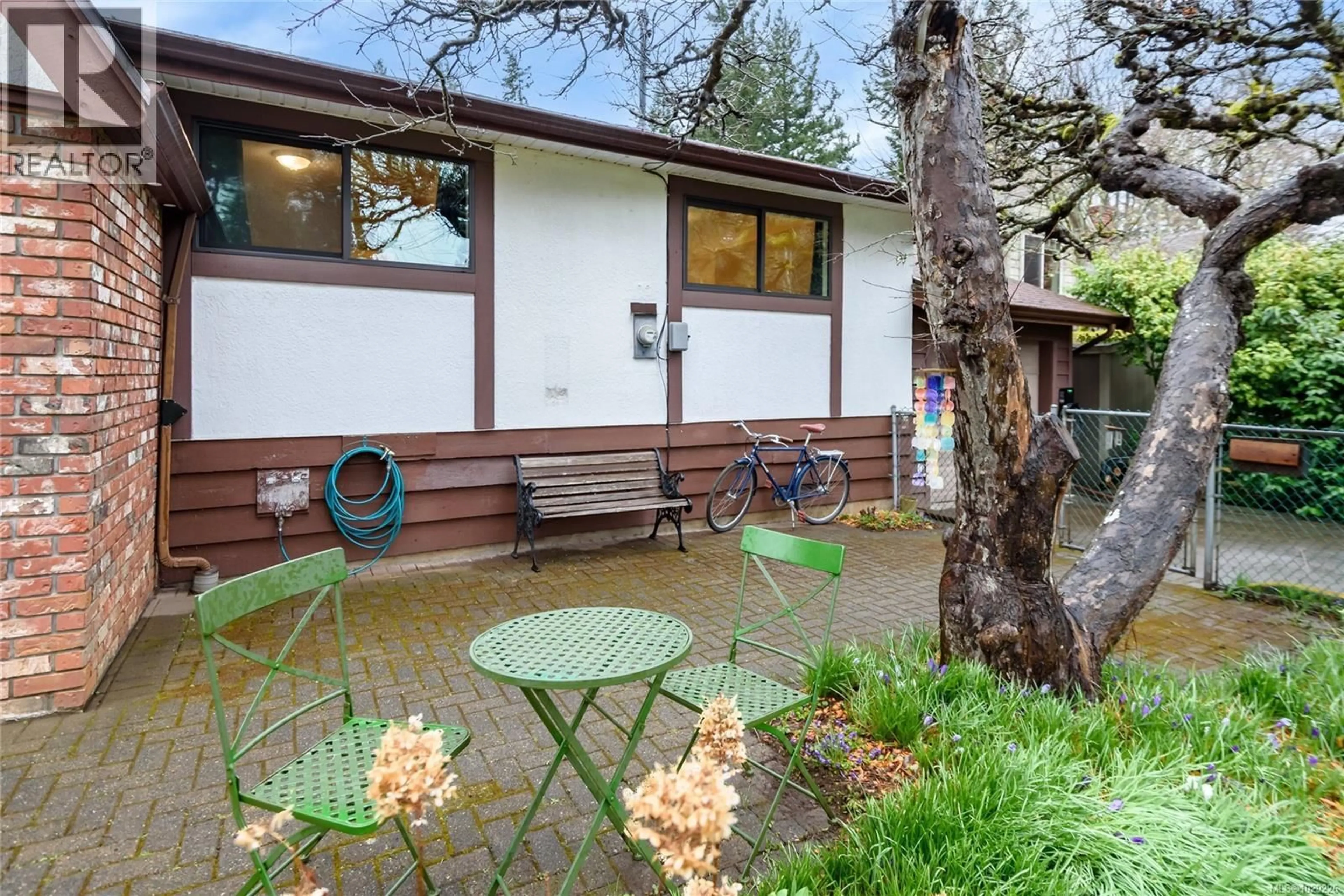 Patio, street for 1516 BALSAM AVENUE, Comox British Columbia V9M2P2