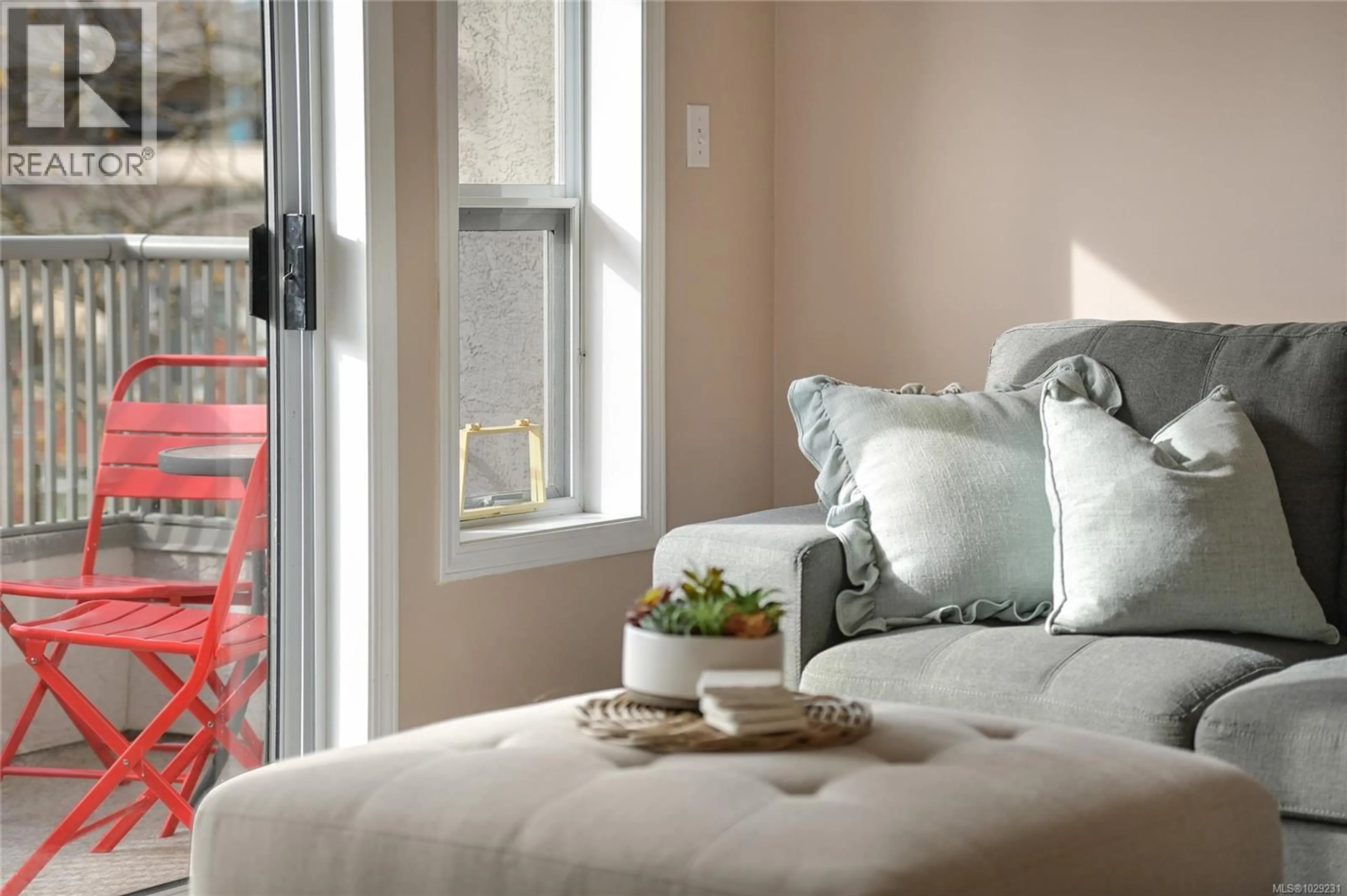 Bedroom with bed, unknown for 302 - 9945 FIFTH STREET, Sidney British Columbia V8L5L8