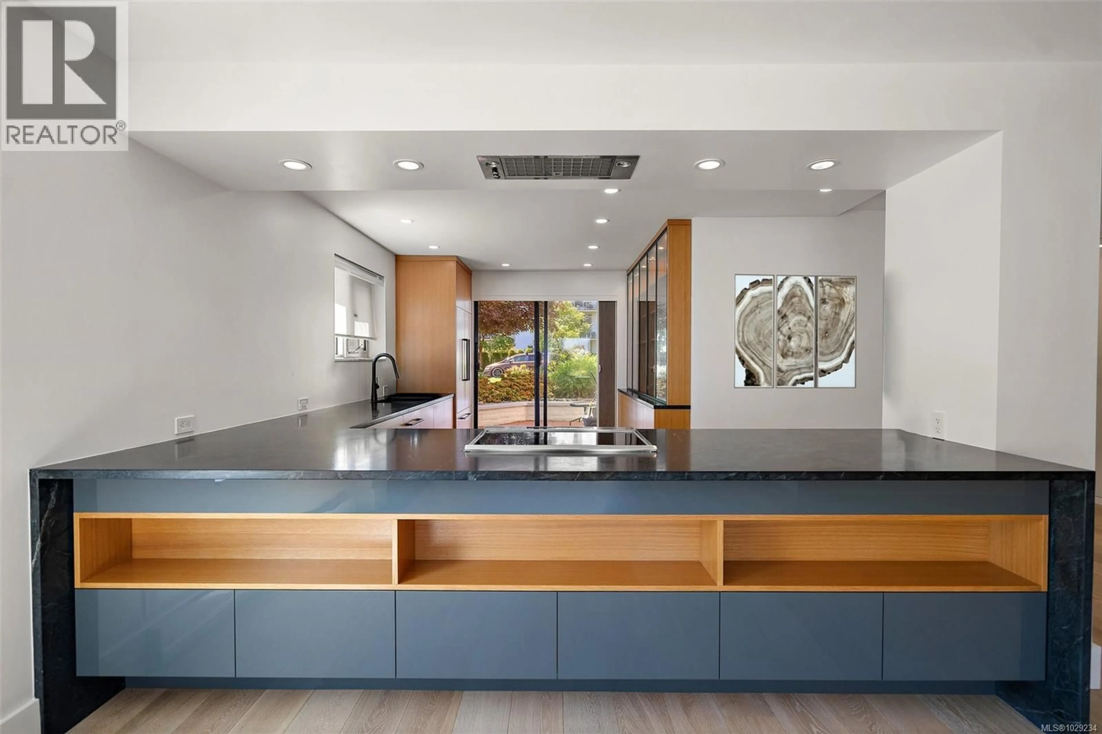 Unknown for 109 - 1370 BEACH DRIVE, Oak Bay British Columbia V8S2N6