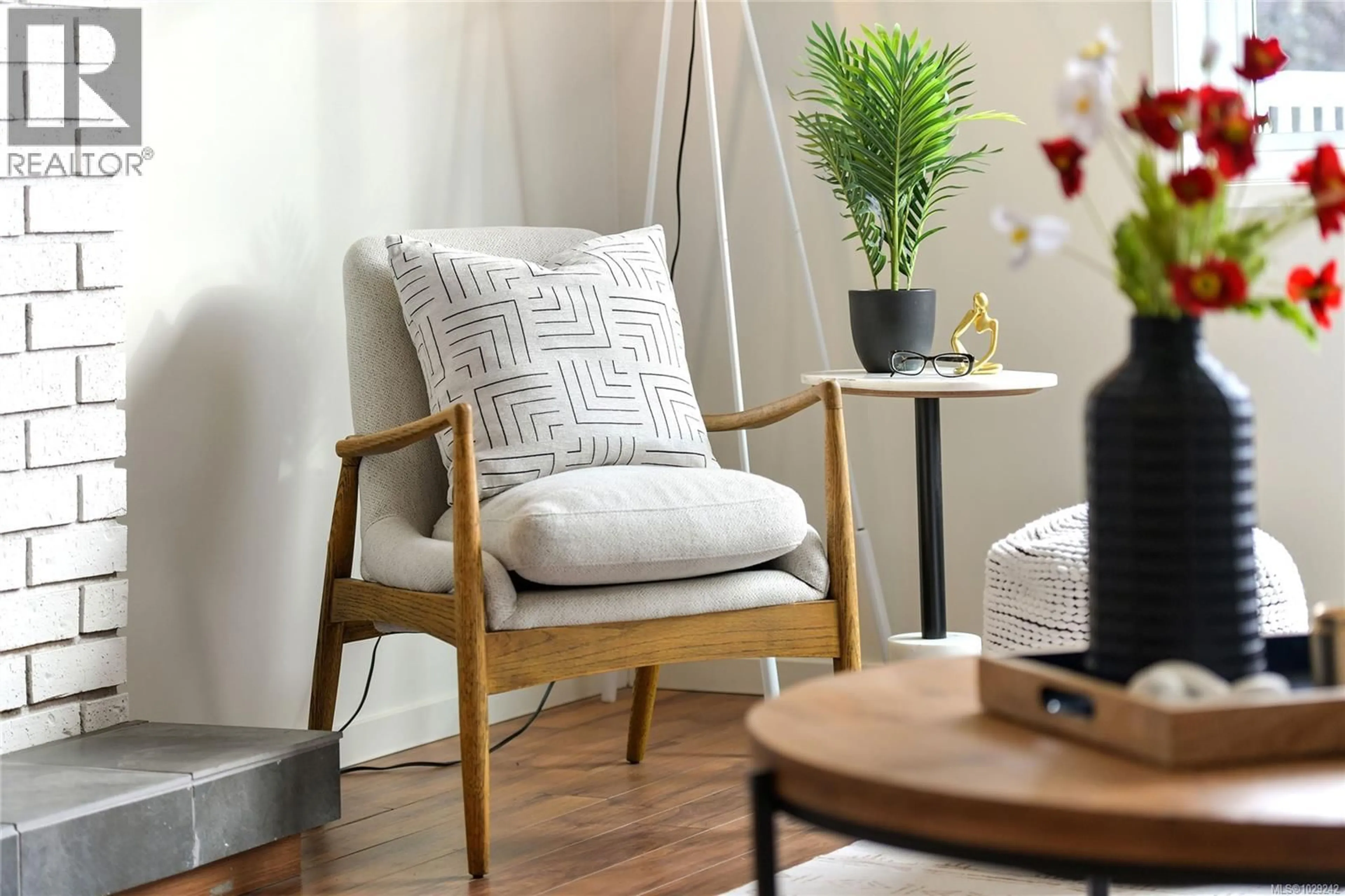 Unknown for 1542 SAN JUAN AVENUE, Saanich British Columbia V8N2L5