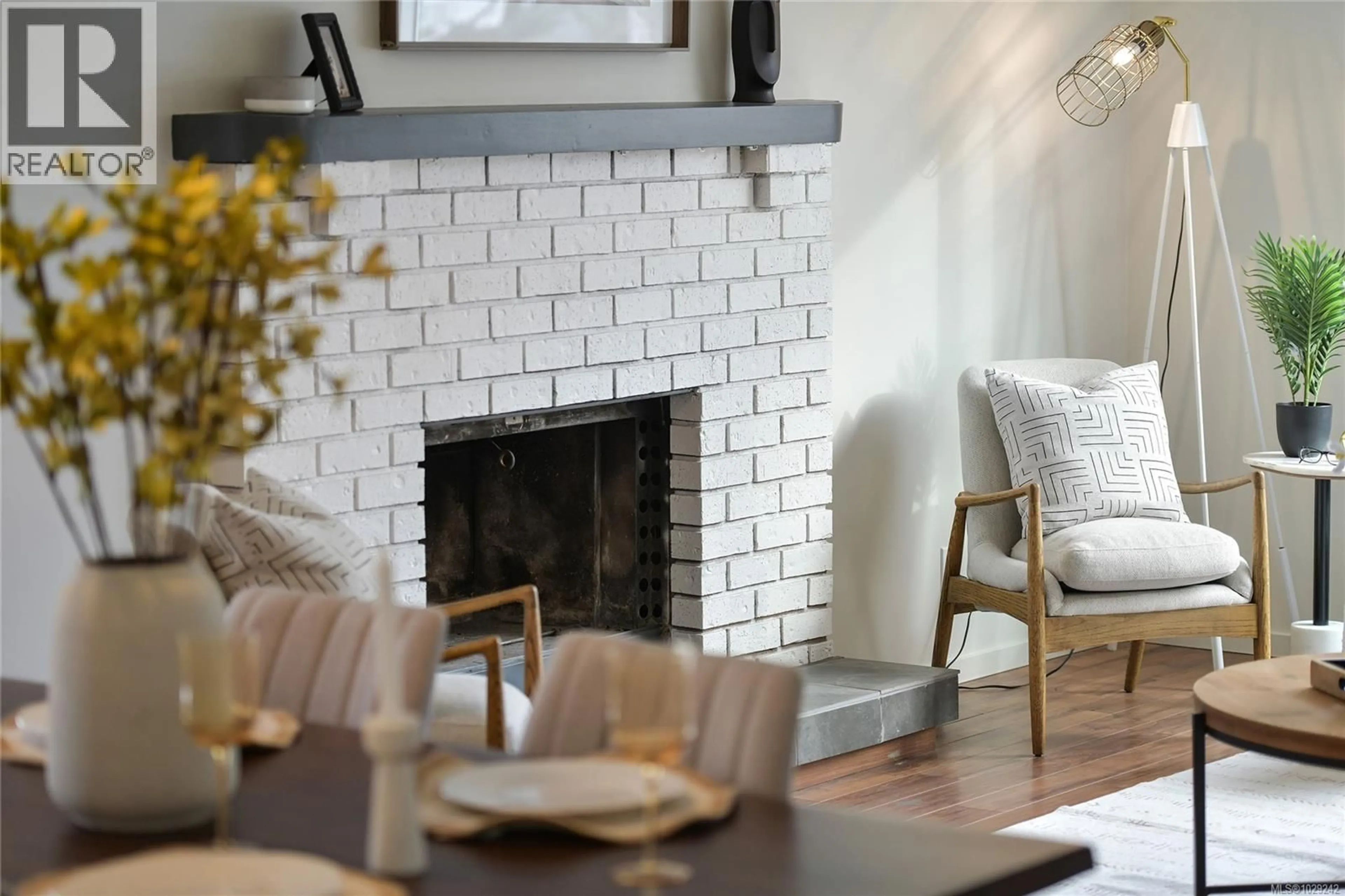 Unknown for 1542 SAN JUAN AVENUE, Saanich British Columbia V8N2L5