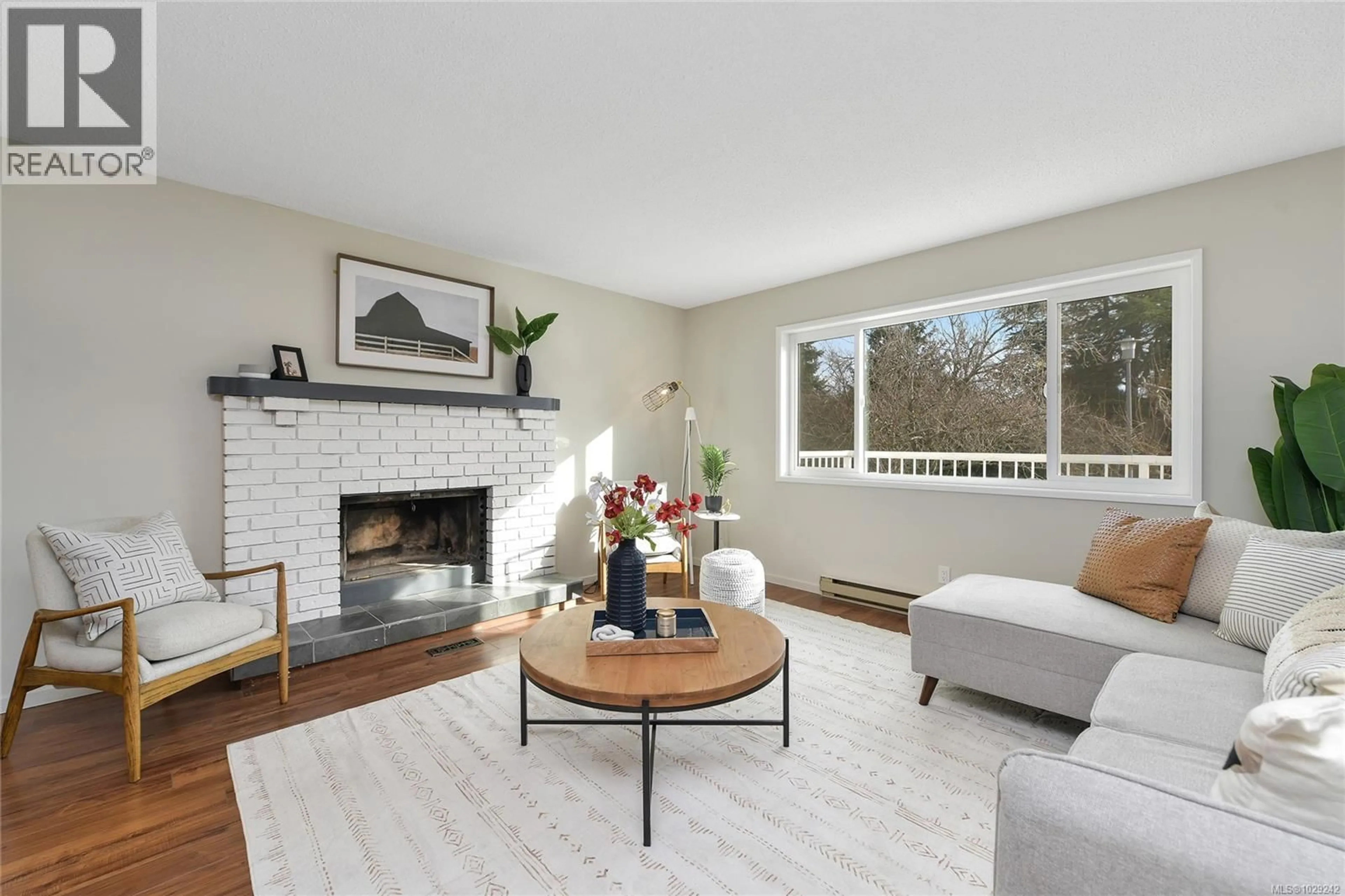 Unknown for 1542 SAN JUAN AVENUE, Saanich British Columbia V8N2L5