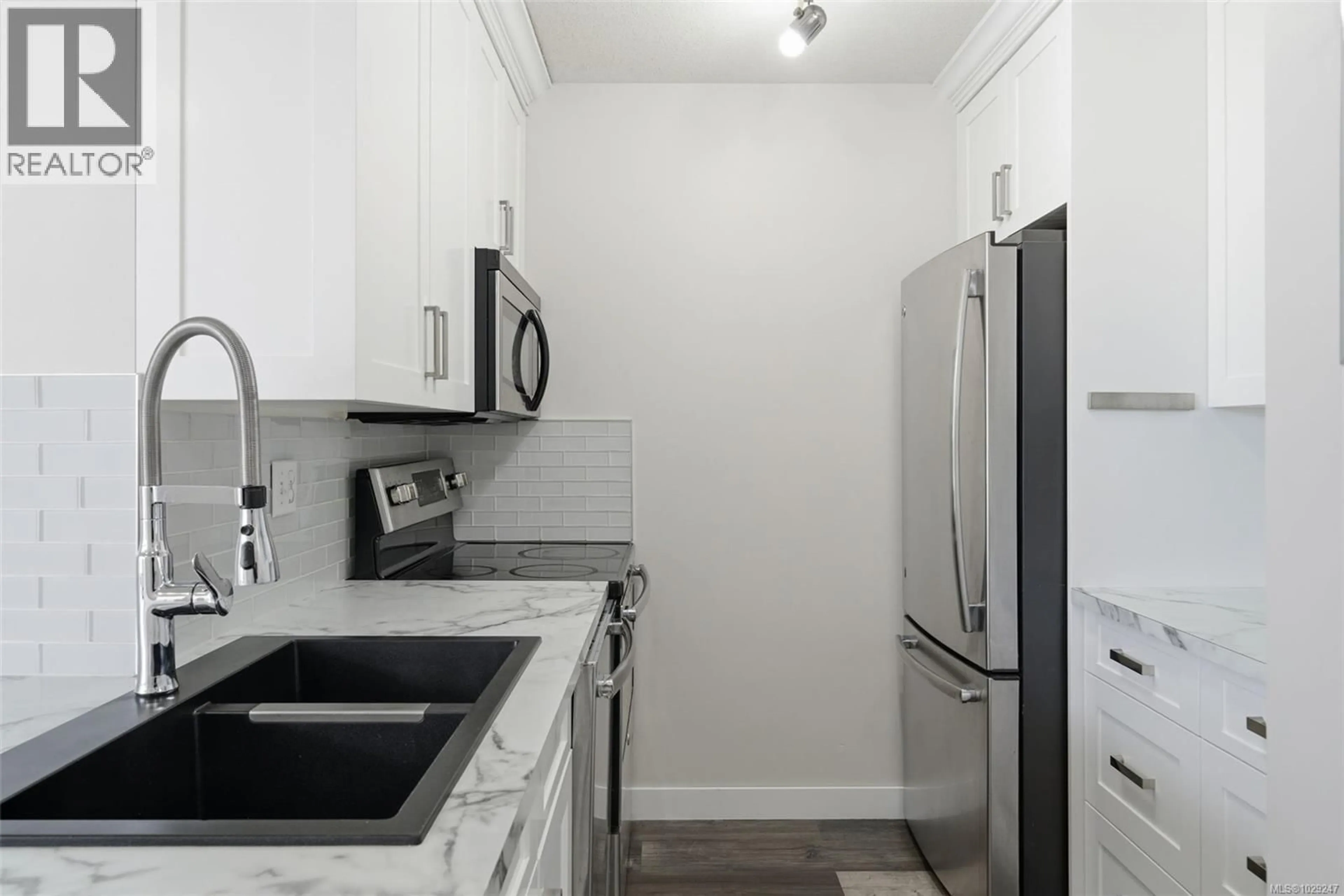 Standard kitchen, unknown for 408 - 2560 WARK STREET, Victoria British Columbia V8T4G8