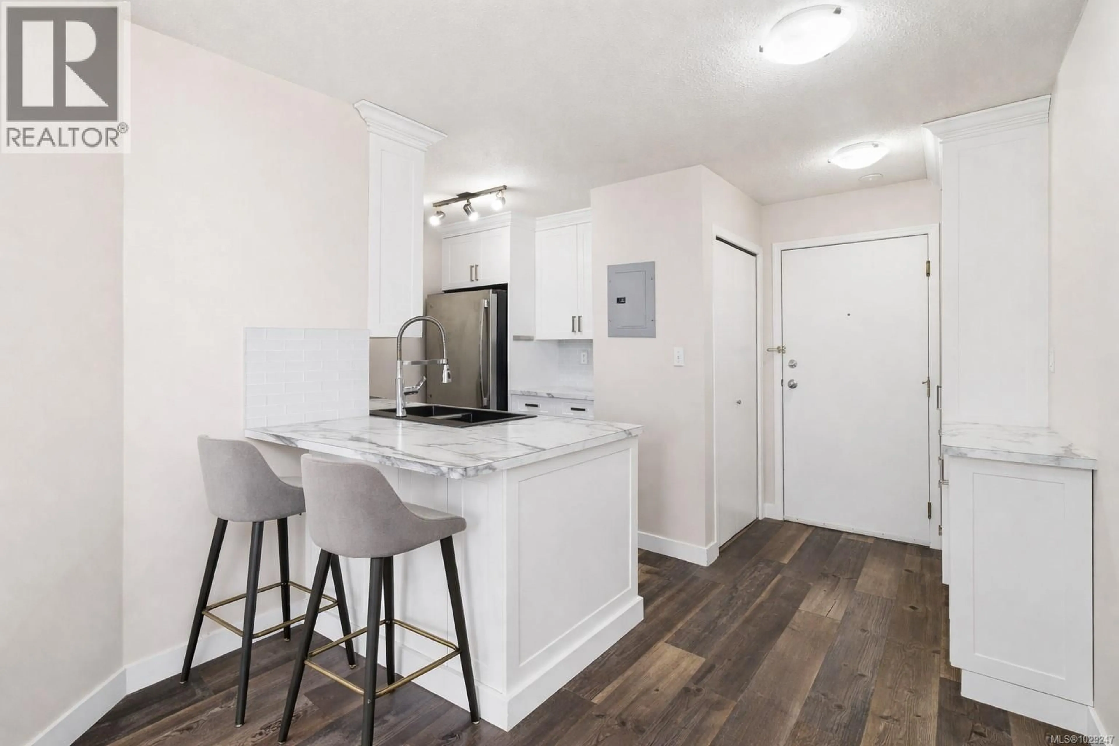 Standard kitchen, unknown for 408 - 2560 WARK STREET, Victoria British Columbia V8T4G8