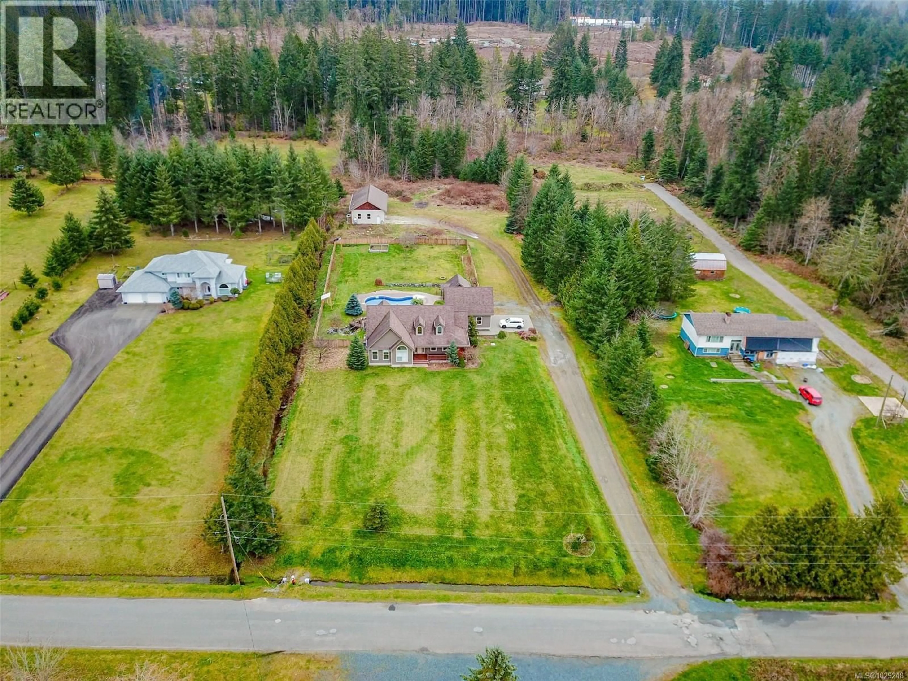 A pic from outside/outdoor area/front of a property/back of a property/a pic from drone, unknown for 5495 MAEBELLE ROAD, Port Alberni British Columbia V9Y8R2