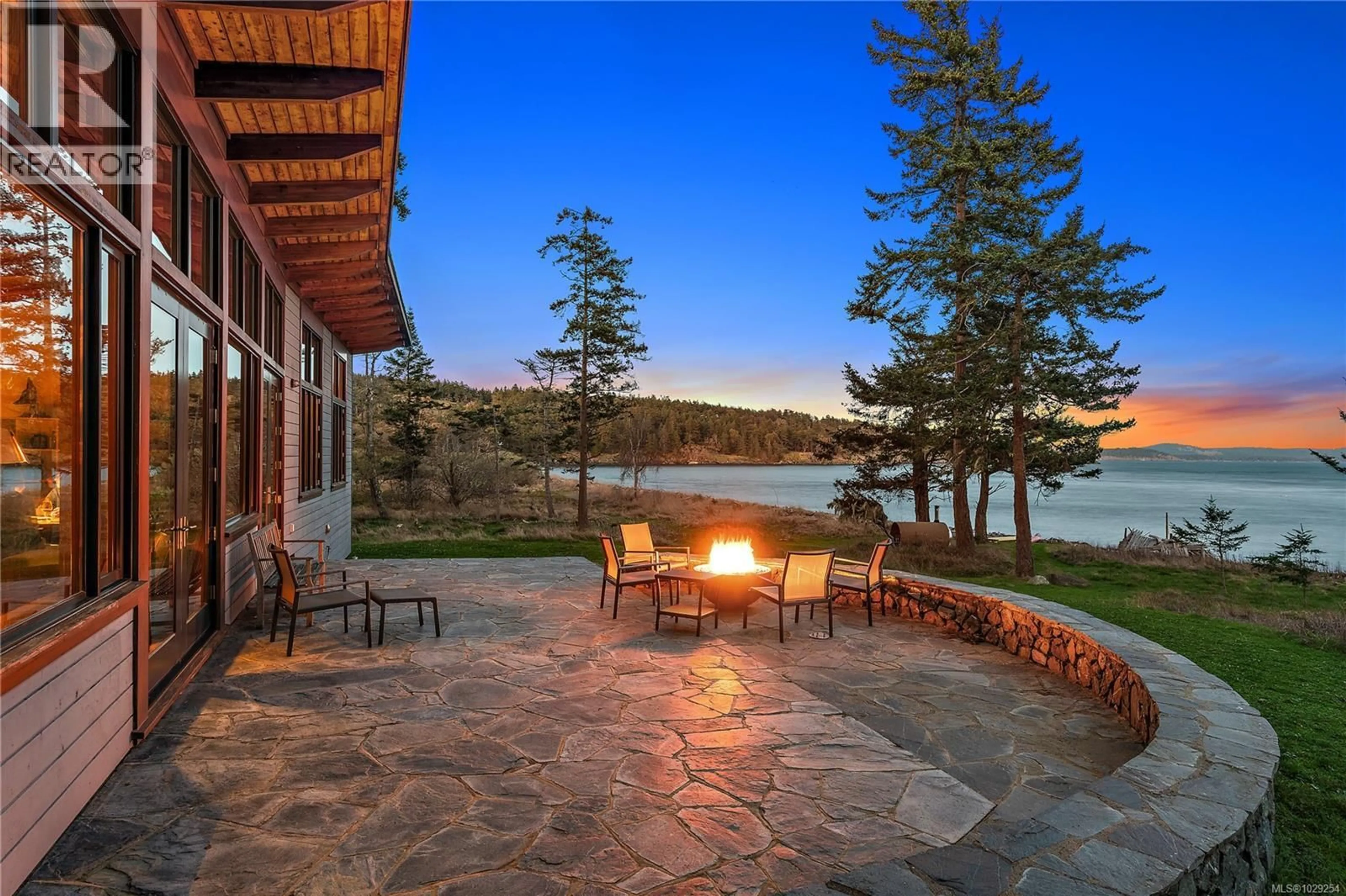 Patio, water/lake/river/ocean view for 489 ARBUTUS SPUR, Sidney Island British Columbia L0L0L0