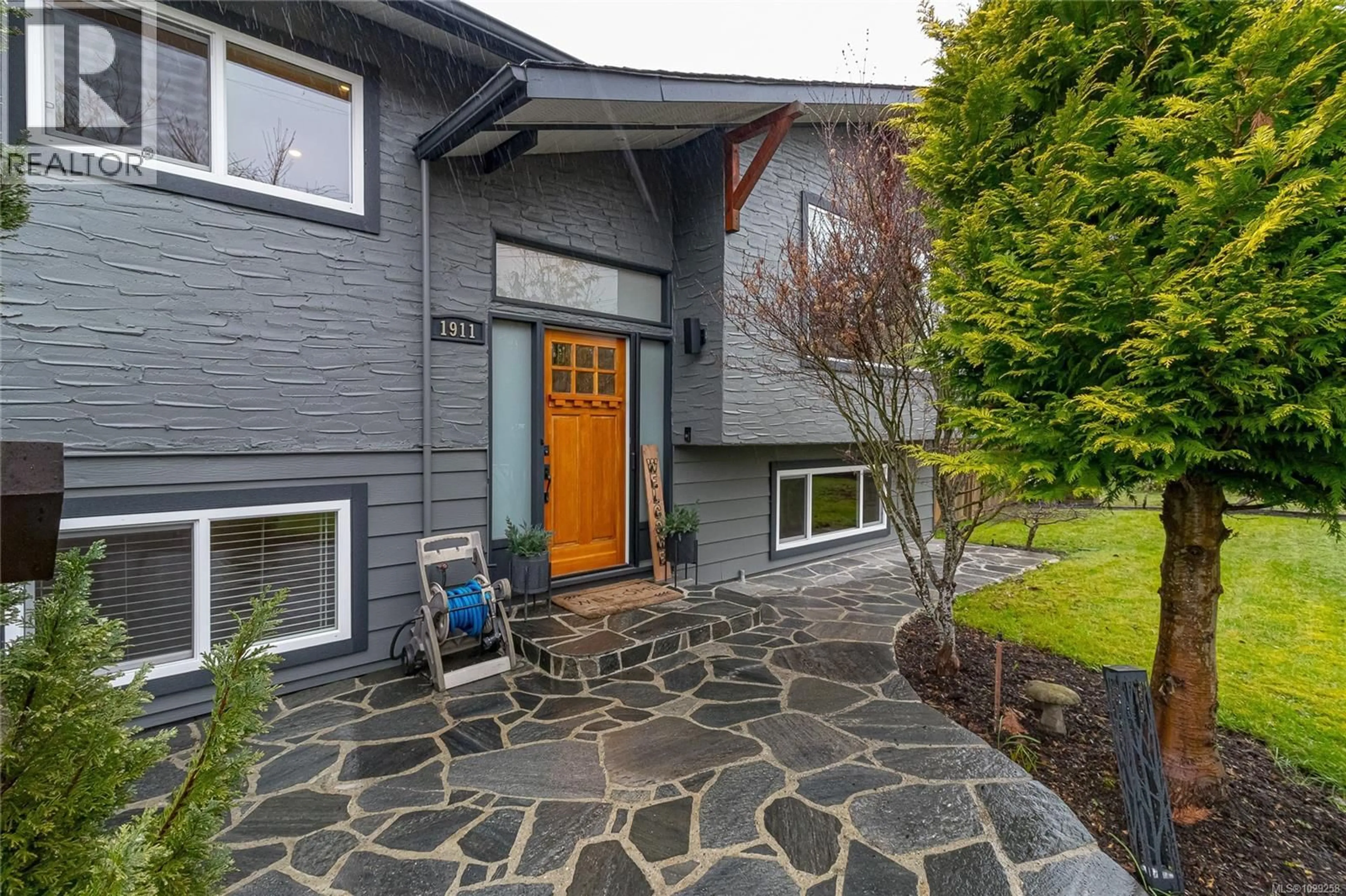 Unknown for 1911 LISNOE AVENUE, Central Saanich British Columbia V8M1T2