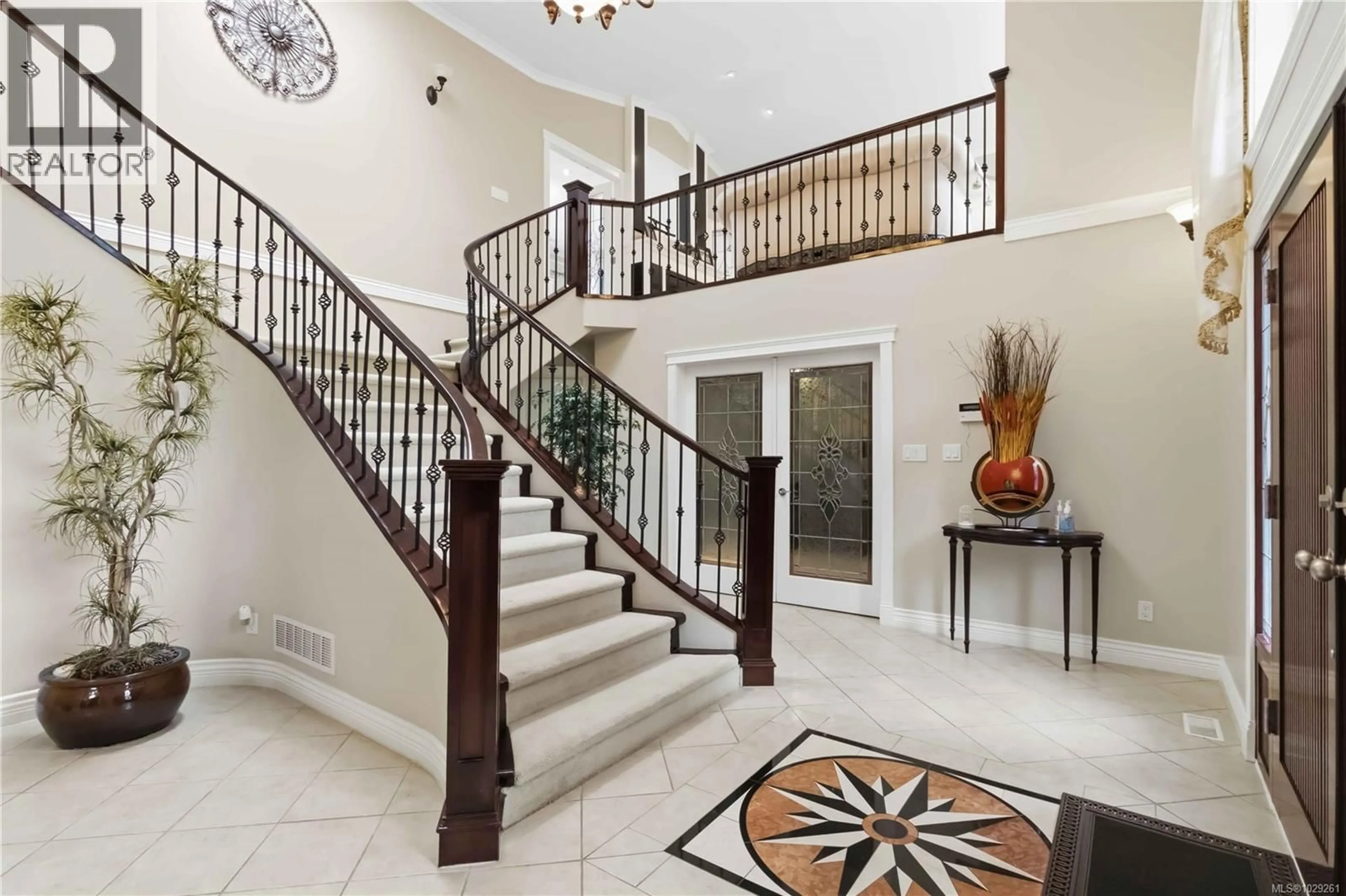 Indoor foyer for 5549 ALDERLEY ROAD, Saanich British Columbia V8Y1Y2