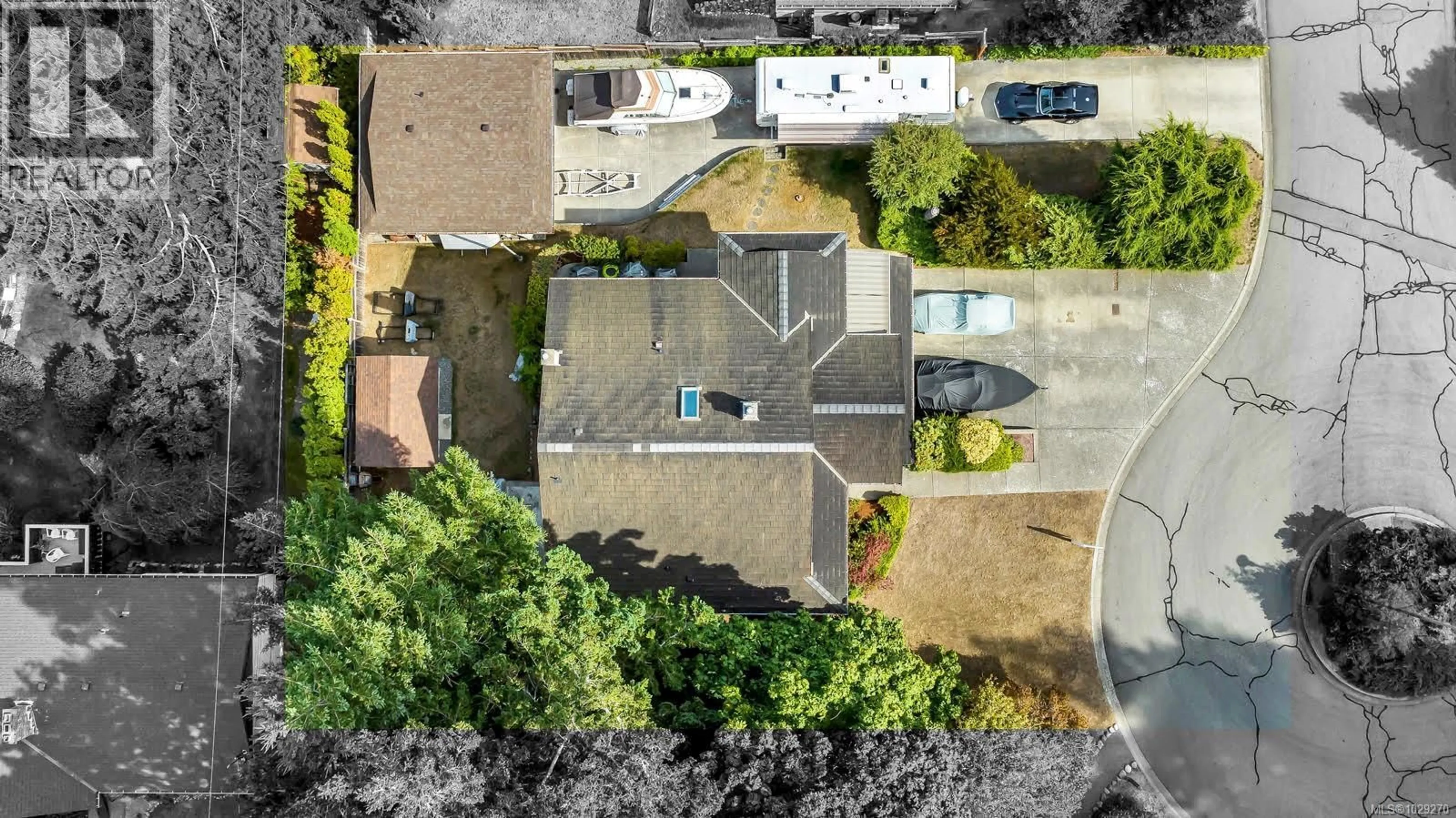 A pic from outside/outdoor area/front of a property/back of a property/a pic from drone, street for 800 SEAMIST PLACE, Saanich British Columbia V8Y2R4