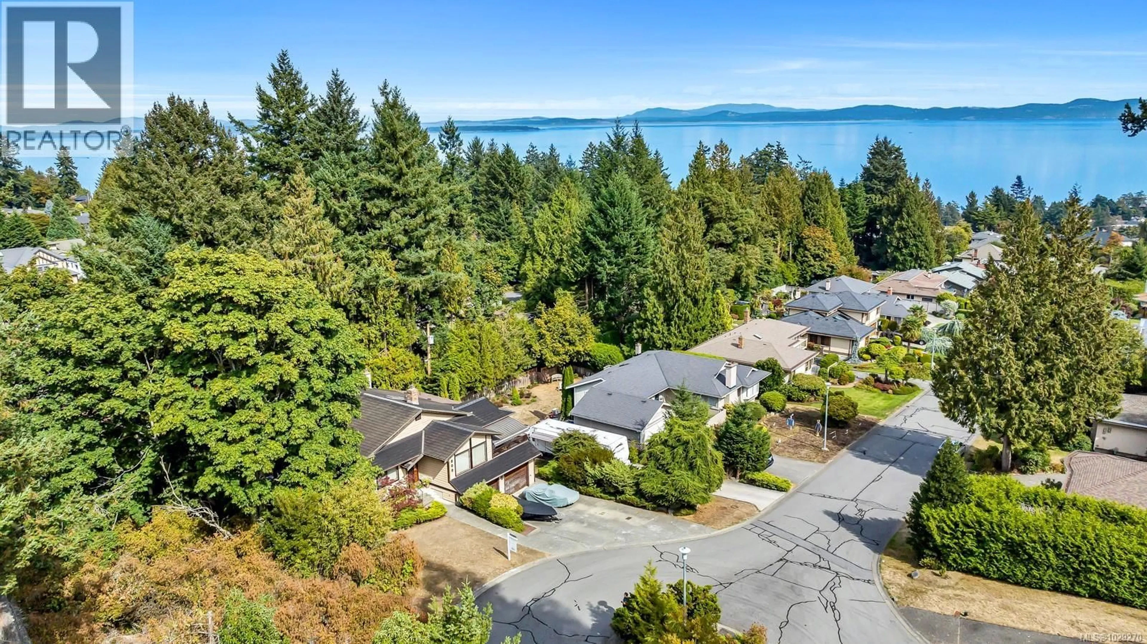 A pic from outside/outdoor area/front of a property/back of a property/a pic from drone, water/lake/river/ocean view for 800 SEAMIST PLACE, Saanich British Columbia V8Y2R4