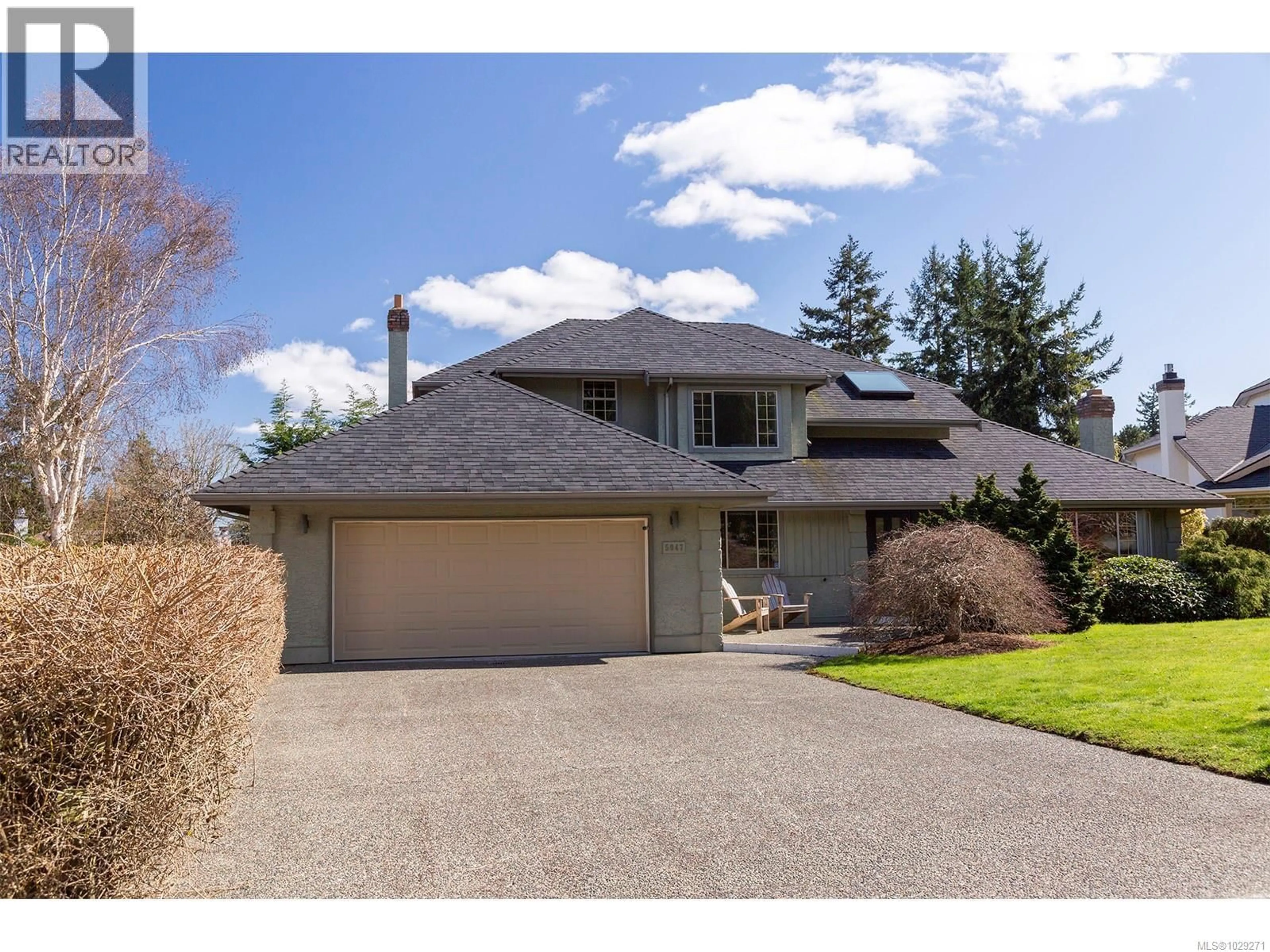 Home with vinyl exterior material, street for 5047 BENTON COURT, Saanich British Columbia V8Y2Z5