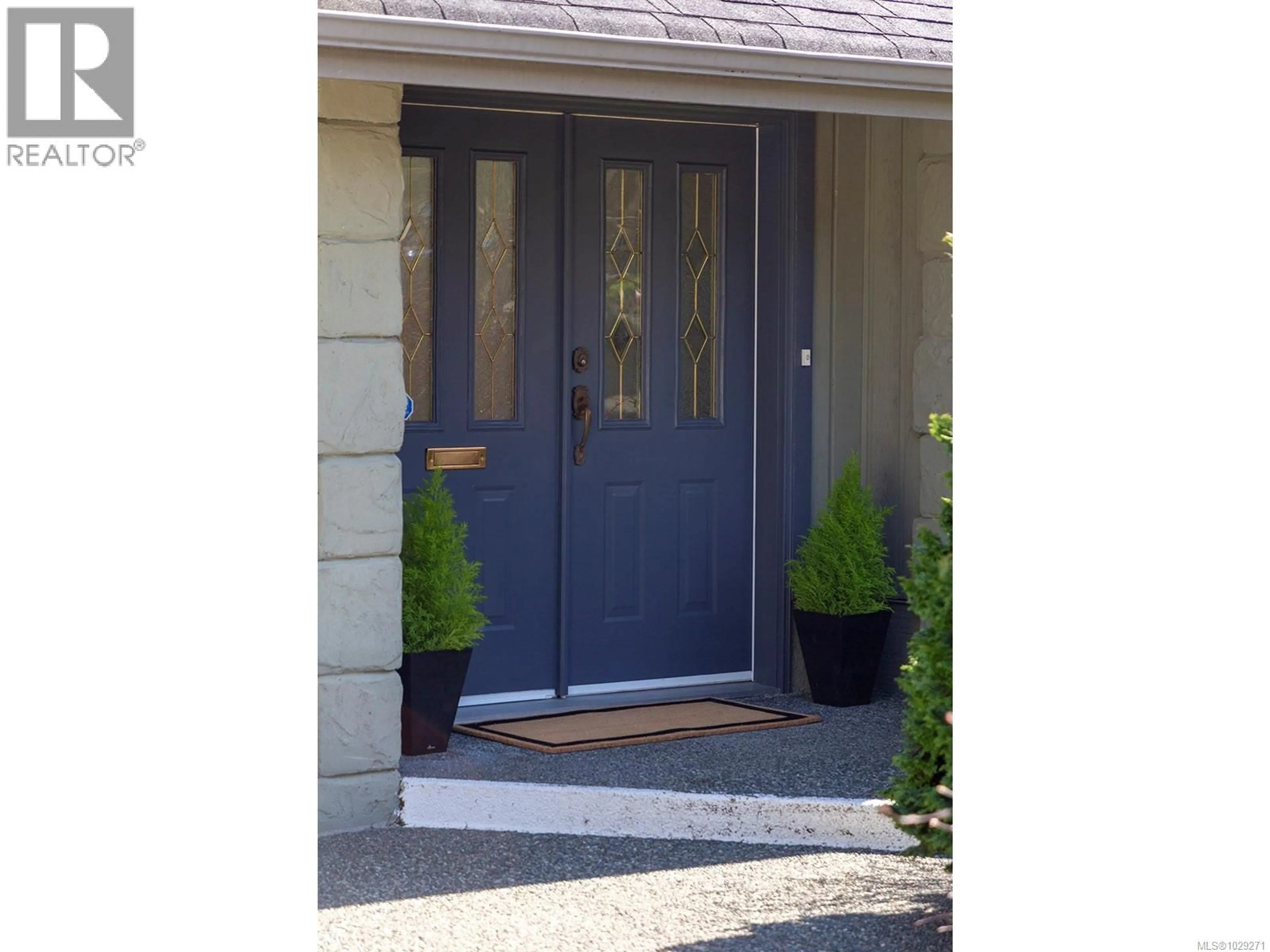 Indoor entryway for 5047 BENTON COURT, Saanich British Columbia V8Y2Z5