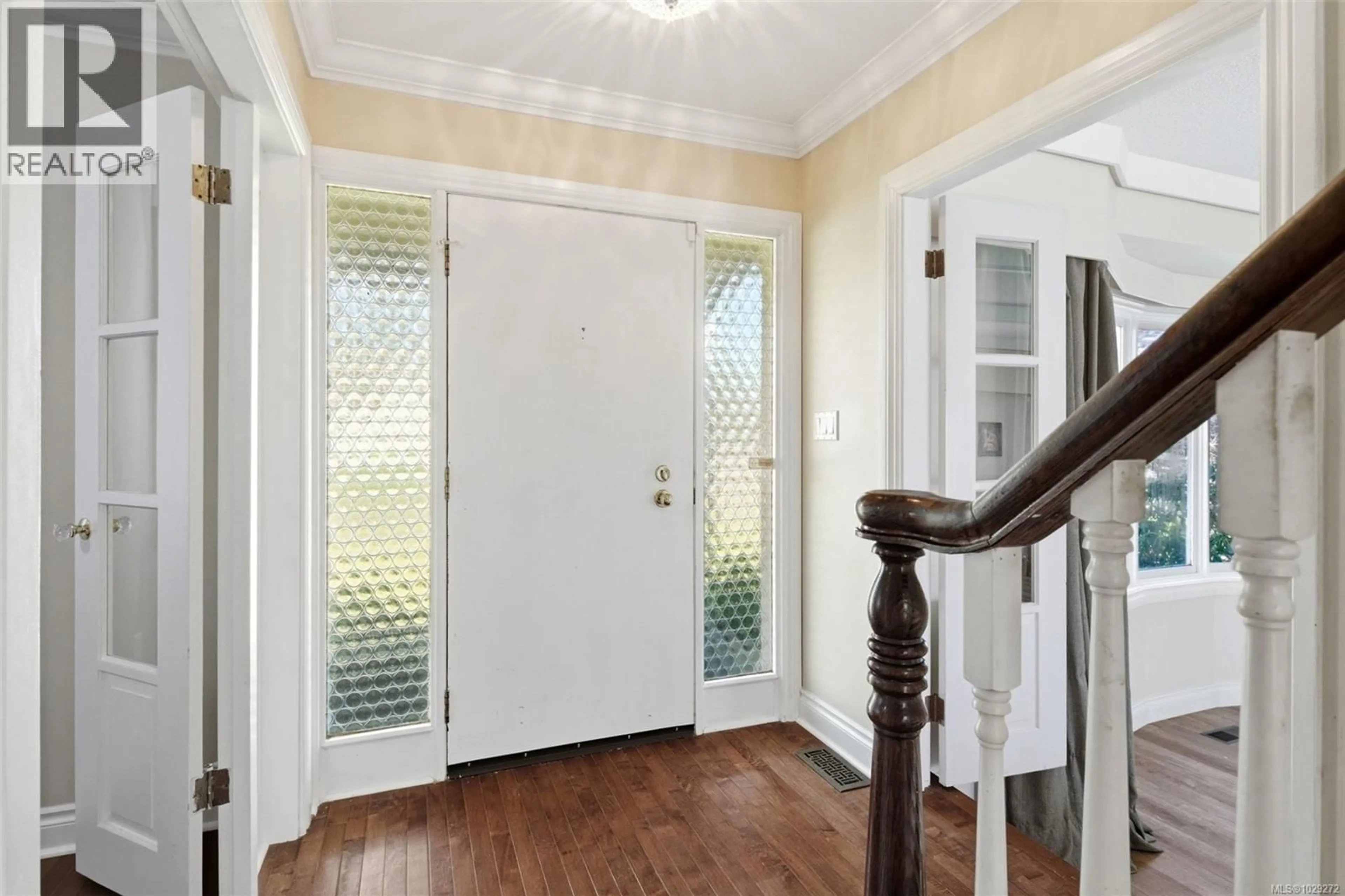 Indoor entryway for 4104 LONGVIEW DRIVE, Saanich British Columbia V8N2K7