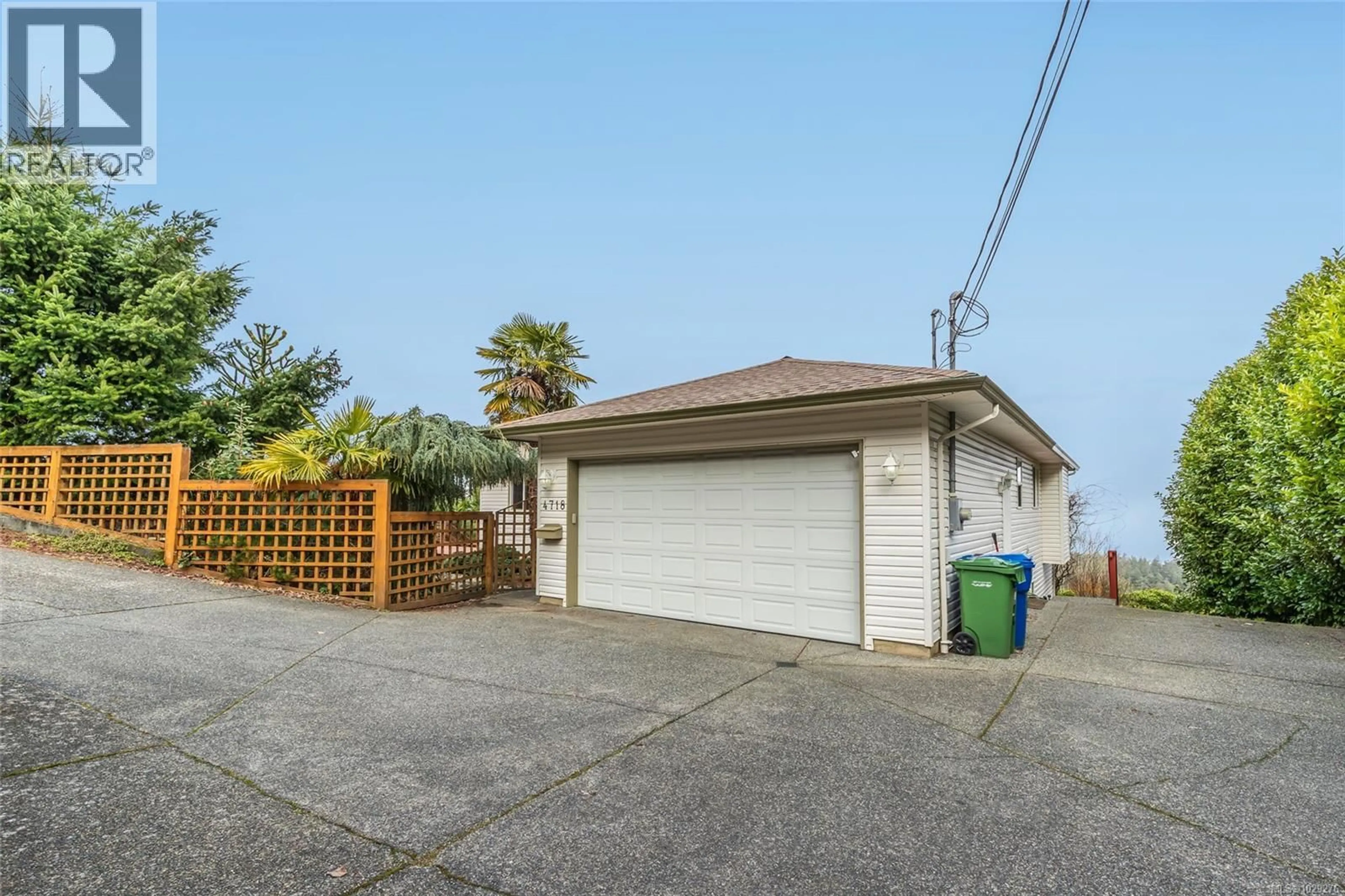 A pic from outside/outdoor area/front of a property/back of a property/a pic from drone, street for 4718 LAGUNA WAY, Nanaimo British Columbia V9T5C3