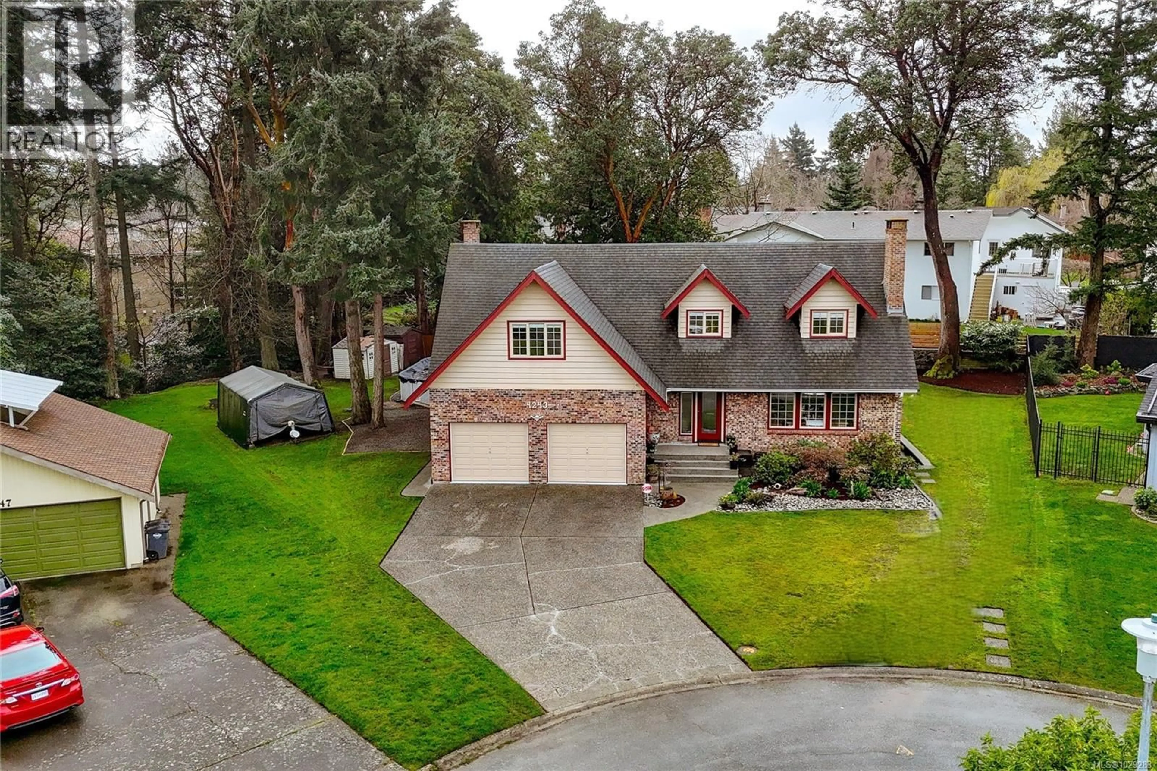 A pic from outside/outdoor area/front of a property/back of a property/a pic from drone, street for 4243 MAIMIE PLACE, Saanich British Columbia V8N5T4