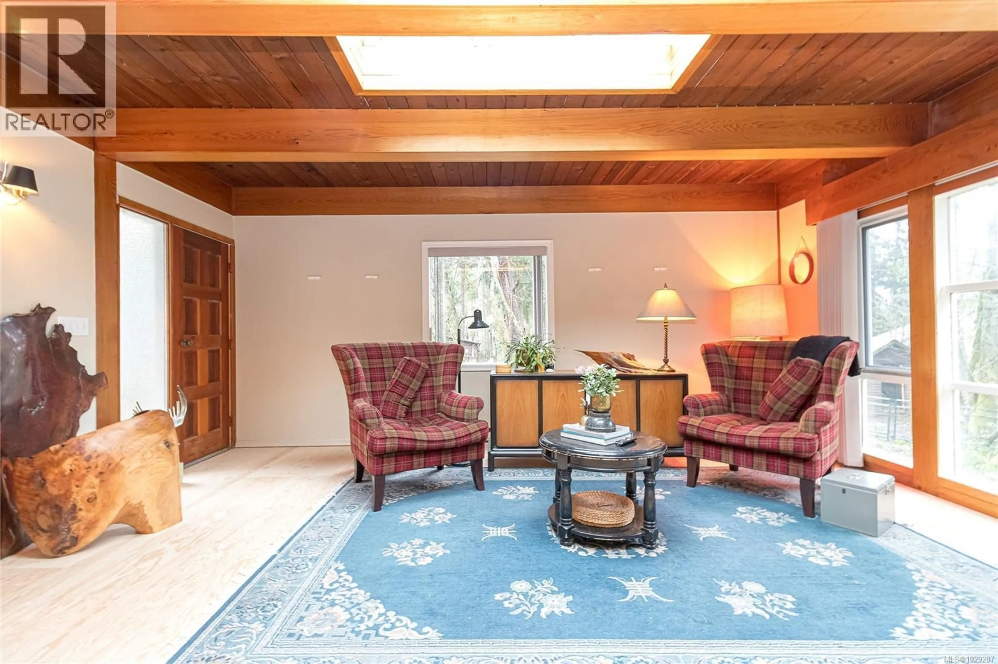 Indoor foyer for 8050 RAE-LEIGH PLACE, Central Saanich British Columbia V8M1S2