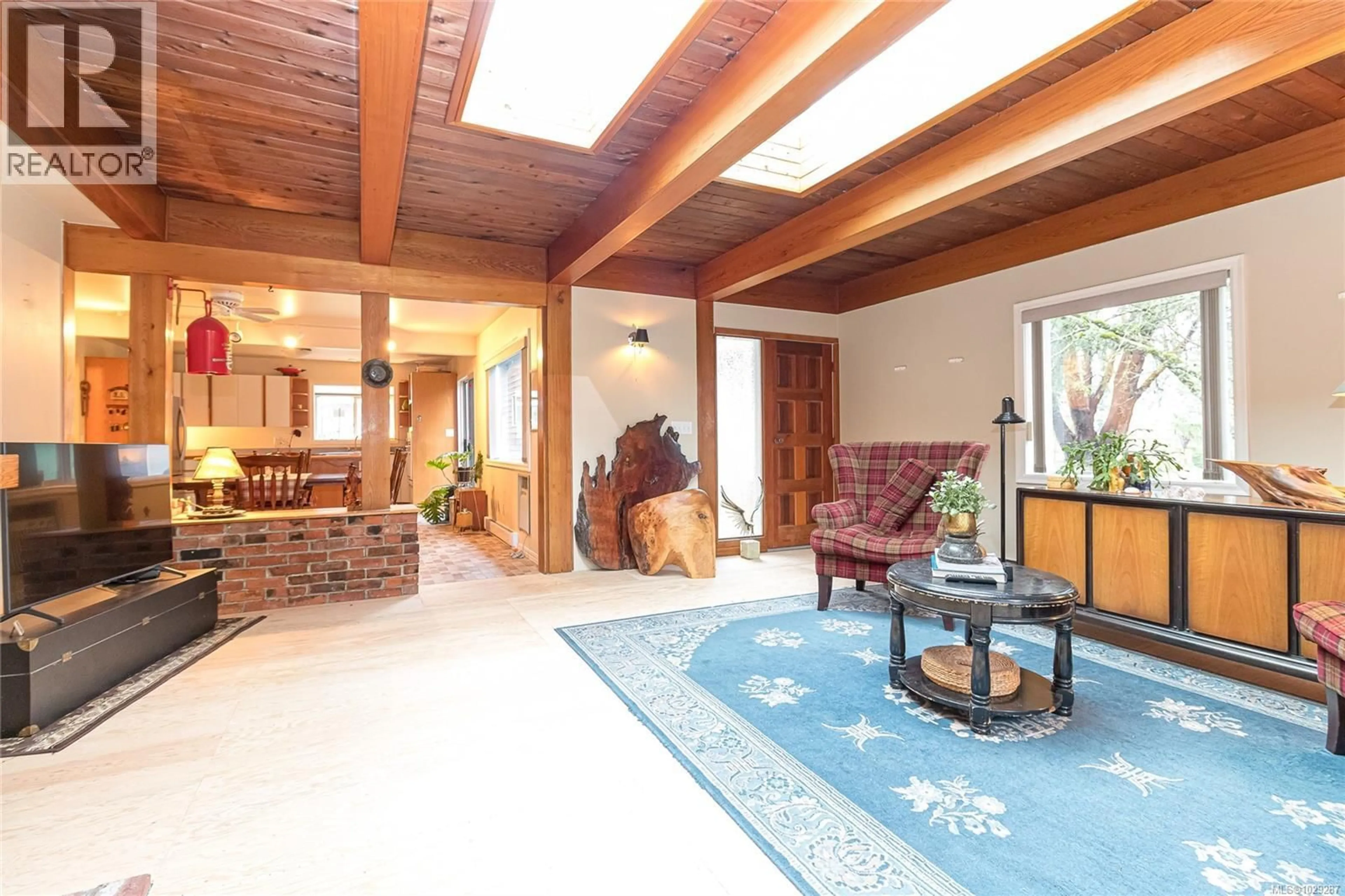 Indoor foyer for 8050 RAE-LEIGH PLACE, Central Saanich British Columbia V8M1S2
